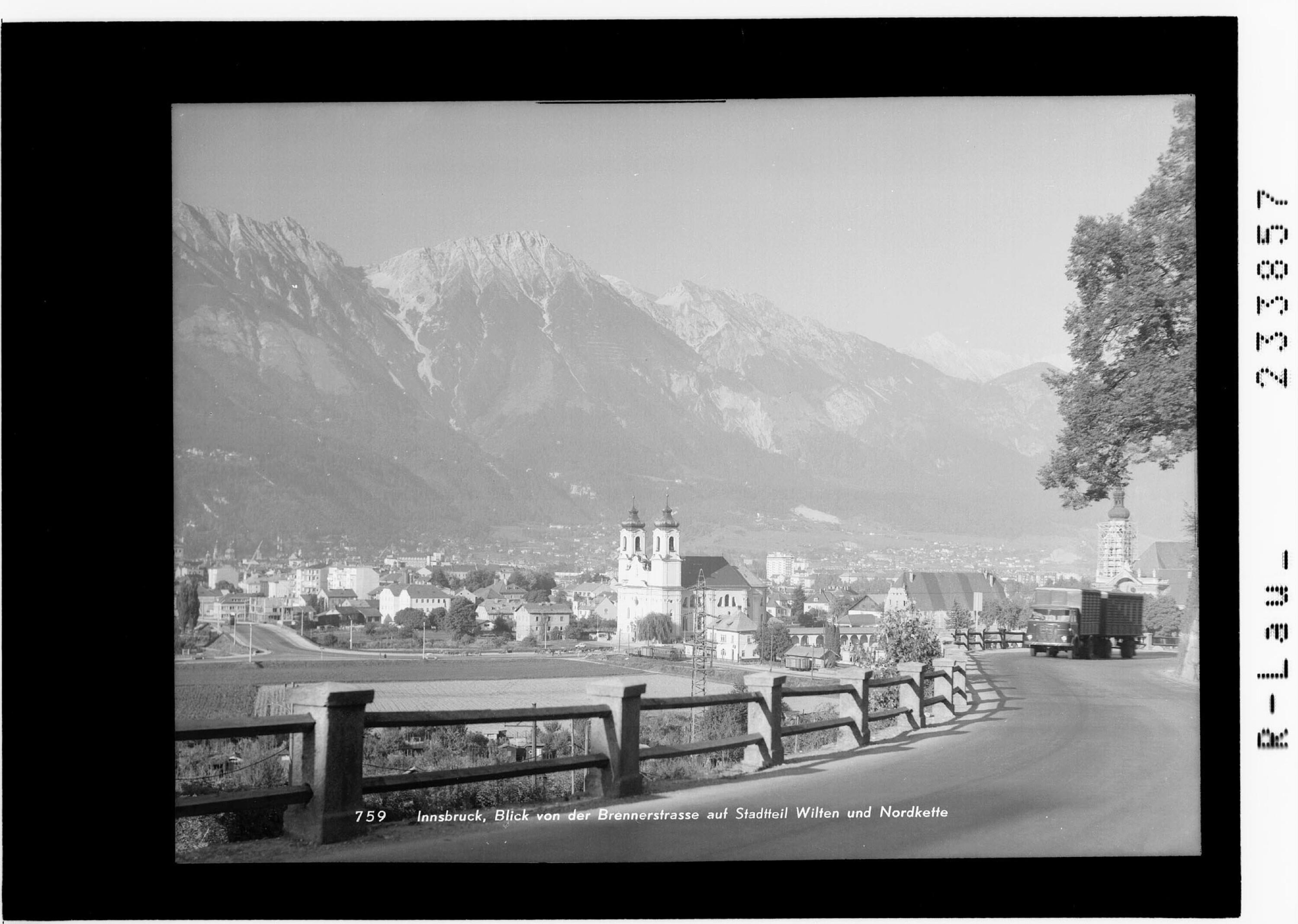 Innsbruck, Blick von der Brennerstrasse auf Stadtteil Wilten und Nordkette></div>


    <hr>
    <div class=