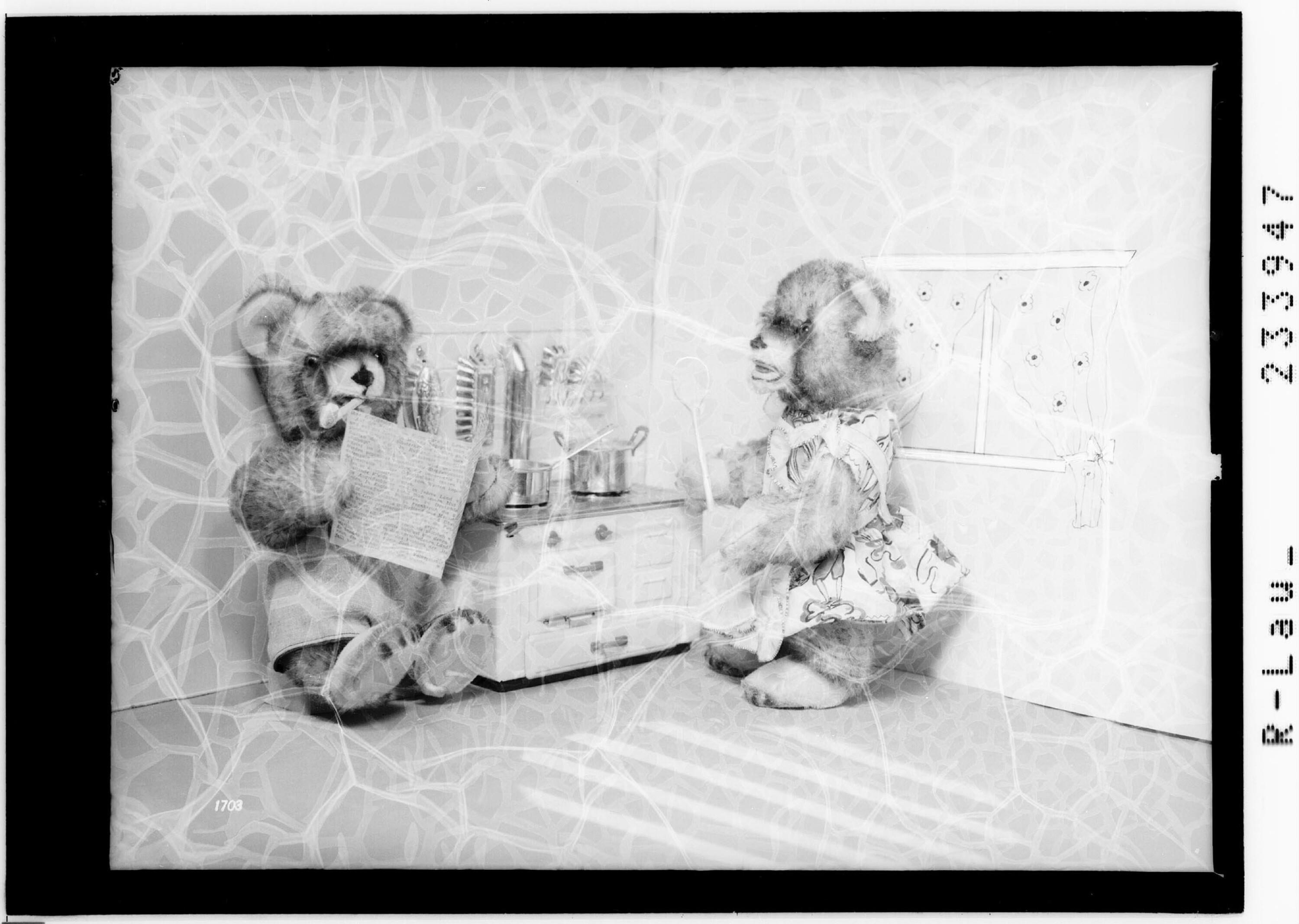[Puppenküche mit Teddybären]></div>


    <hr>
    <div class=