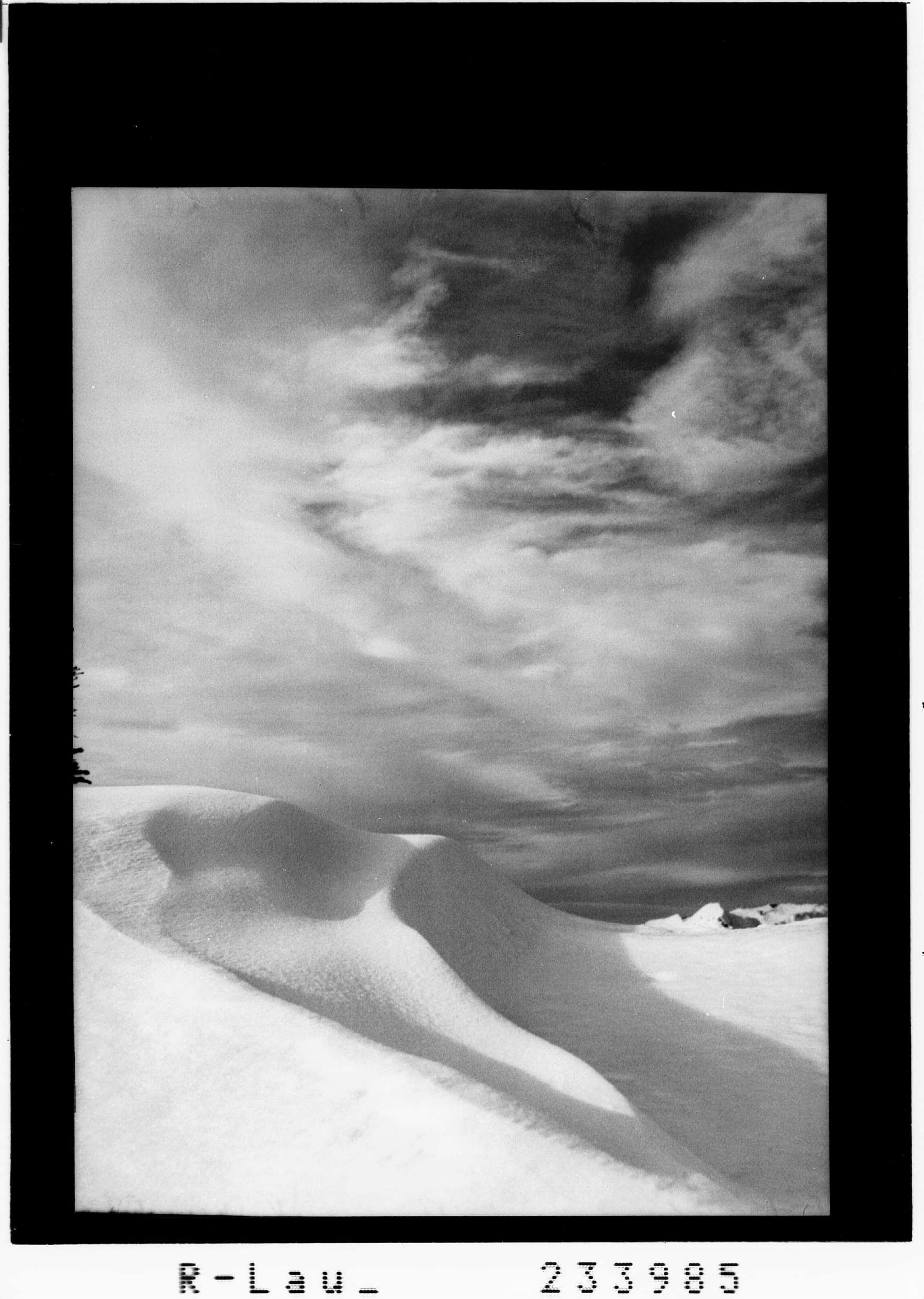 [Wintermotiv im Gebirge - Schnee und Wolken]></div>


    <hr>
    <div class=