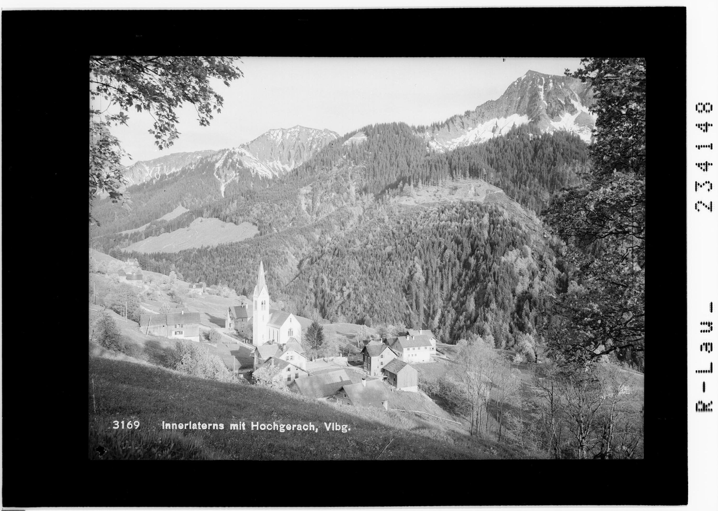 Innerlaterns mit Hochgerach / Vorarlberg></div>


    <hr>
    <div class=