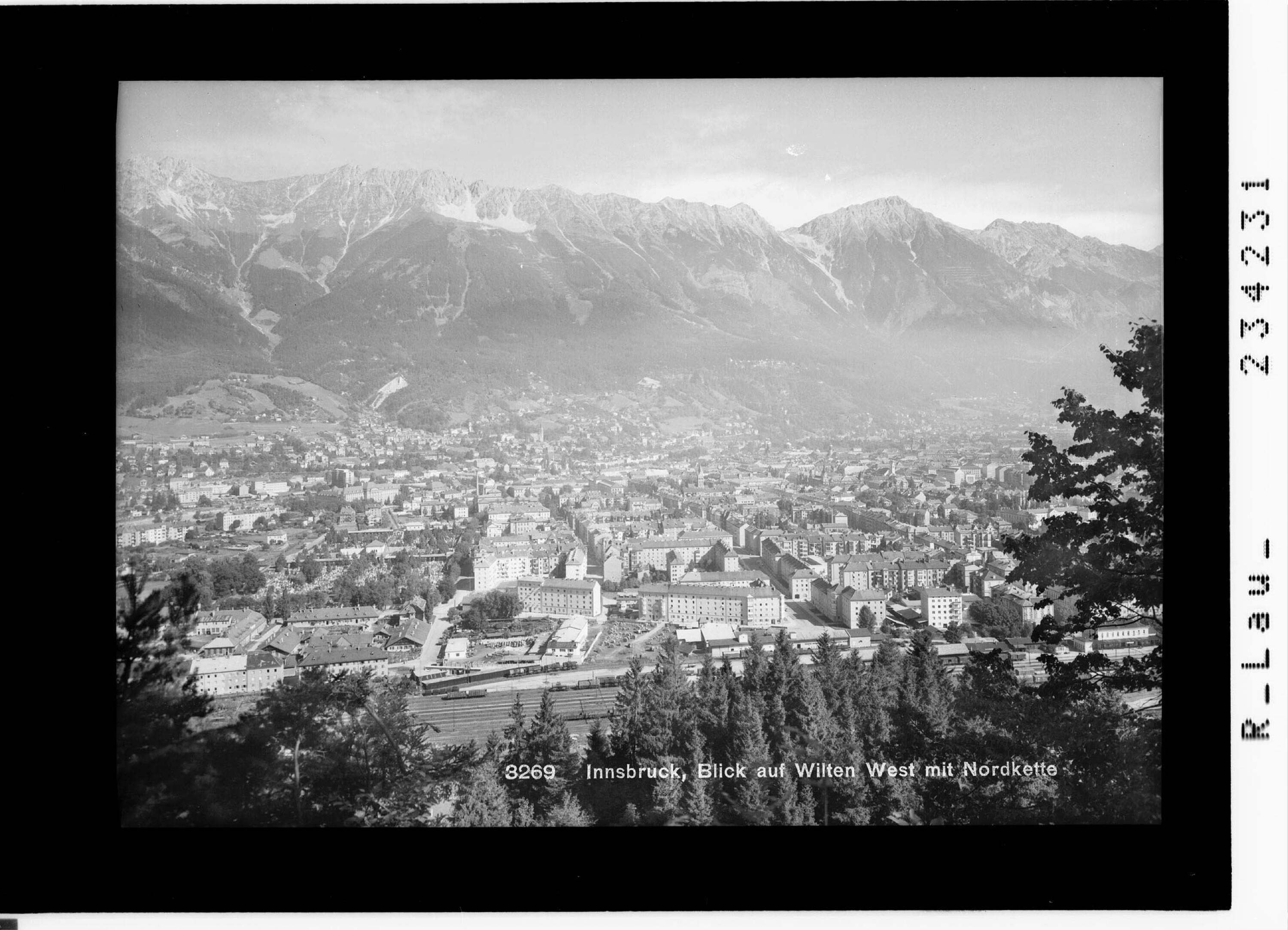 Innsbruck / Blick auf Wilten West mit Nordkette></div>


    <hr>
    <div class=