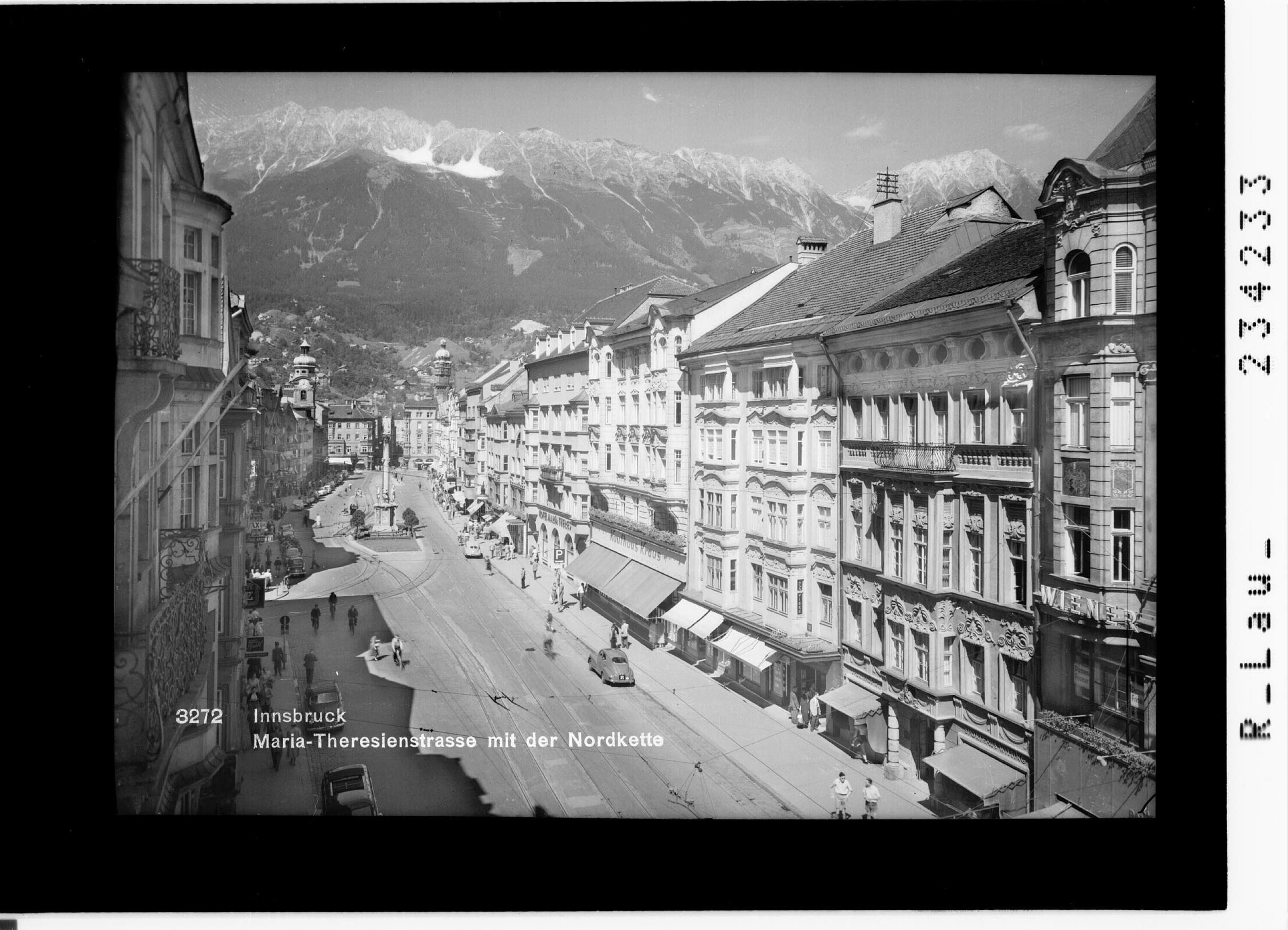 Innsbruck / Mariatheresienstrasse mit der Nordkette></div>


    <hr>
    <div class=