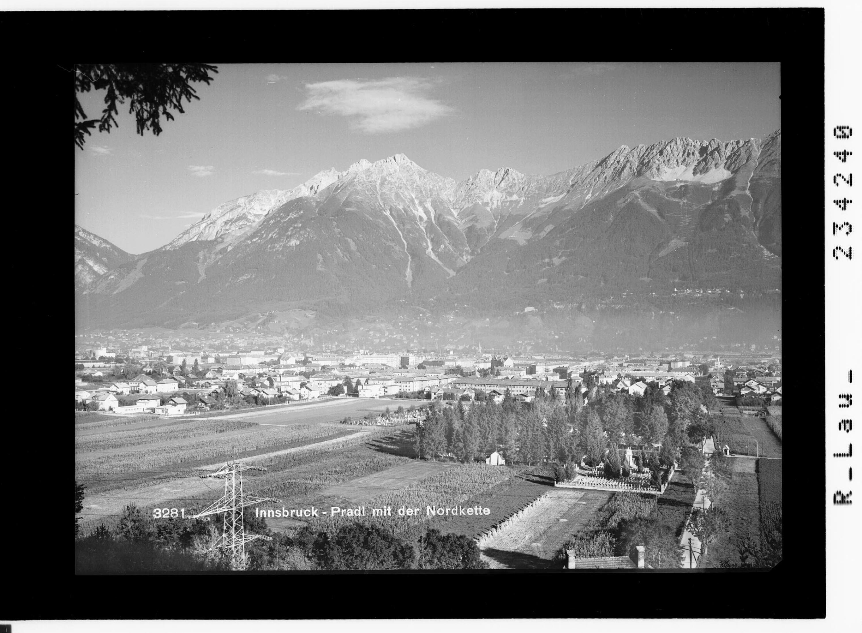 Innsbruck - Pradl mit der Nordkette></div>


    <hr>
    <div class=