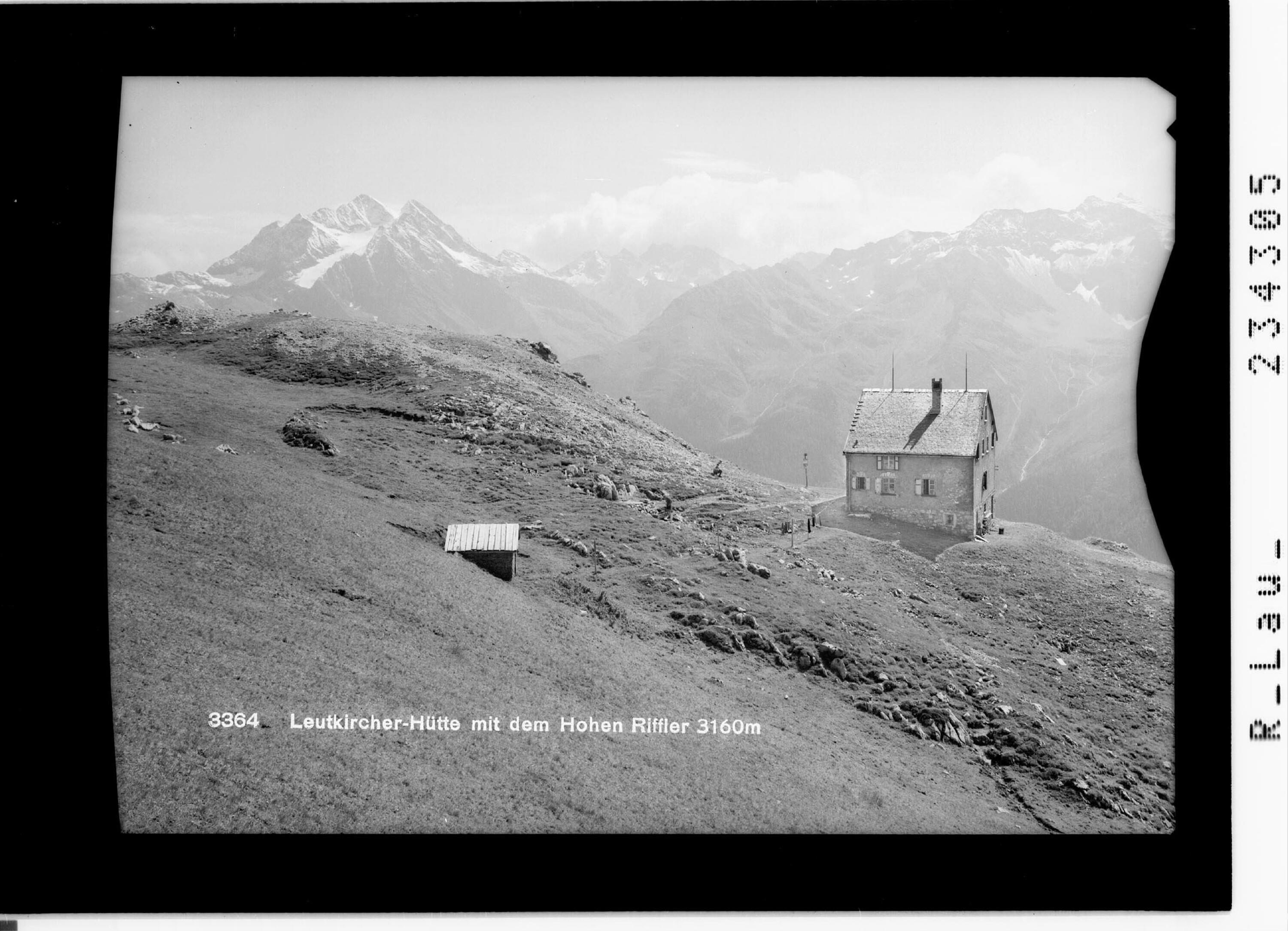 Leutkircher-Hütte mit dem Hohen Riffler 3160 m></div>


    <hr>
    <div class=