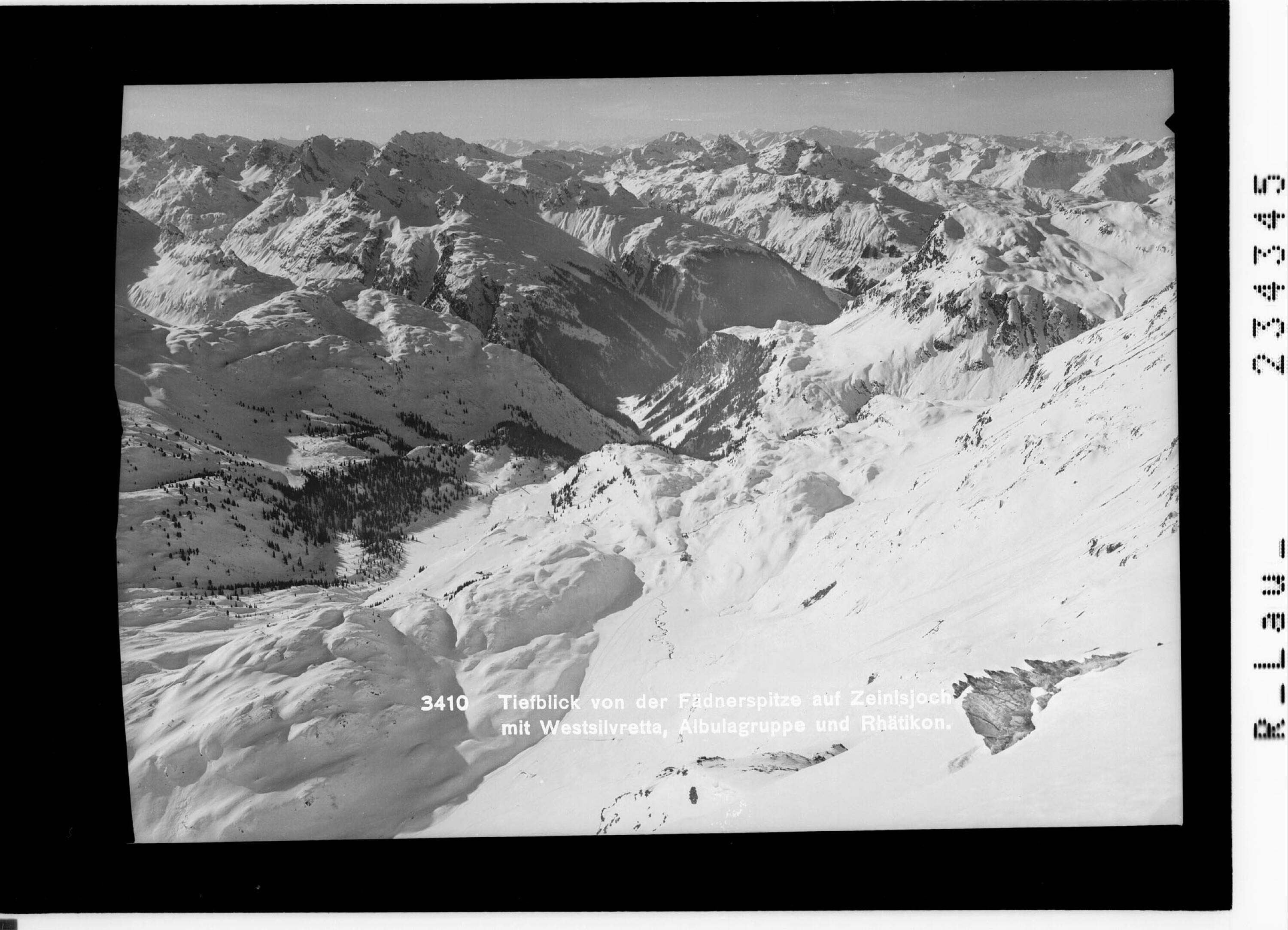 Tiefblick von der Fädnerspitze auf Zeinisjoch mit Westsilvretta, Albulagruppe und Rhätikon></div>


    <hr>
    <div class=