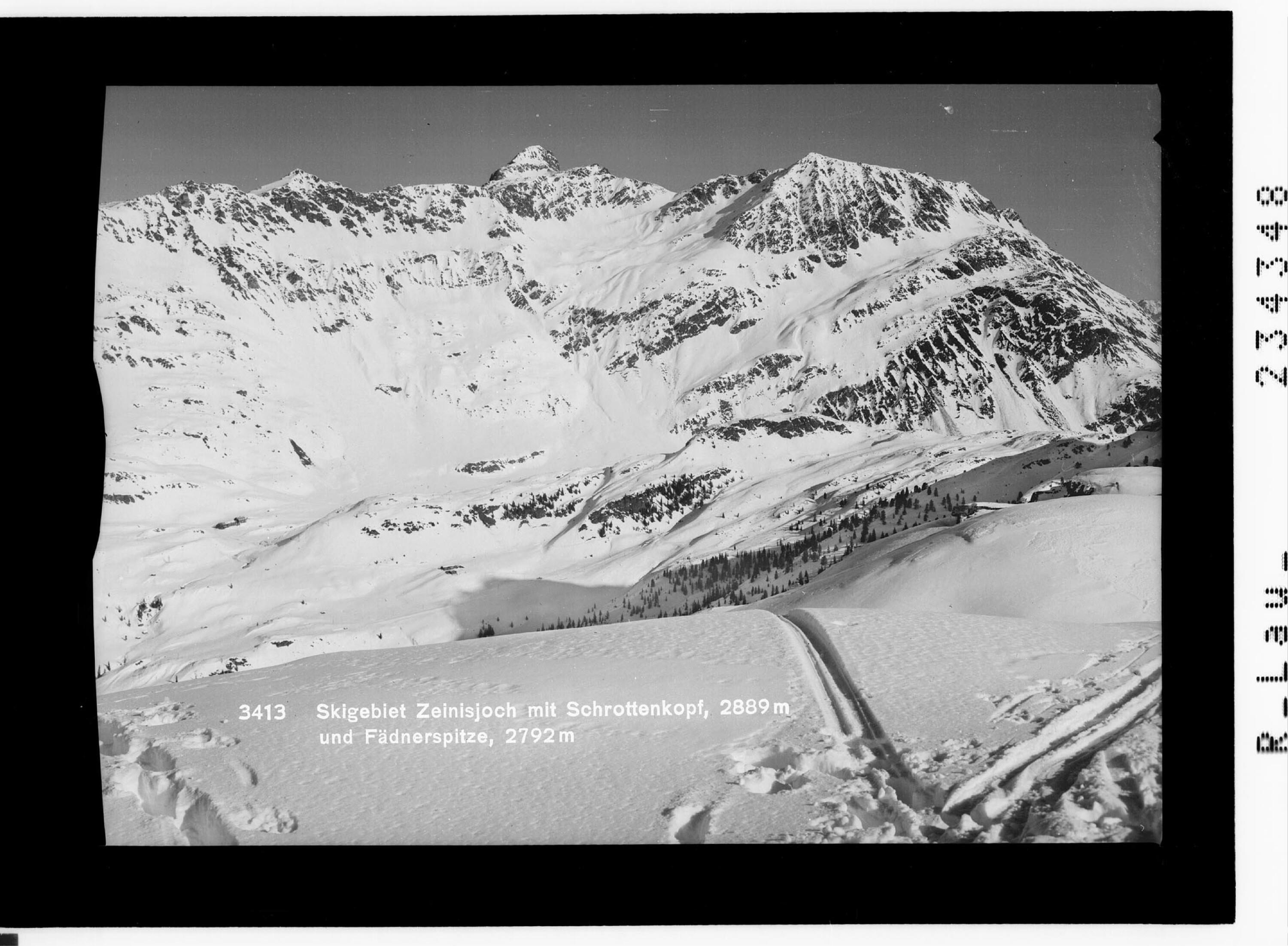 Skigebiet Zeinisjoch mit Schrottenkopf 2889 m und Fädnerspitze 2792 m></div>


    <hr>
    <div class=
