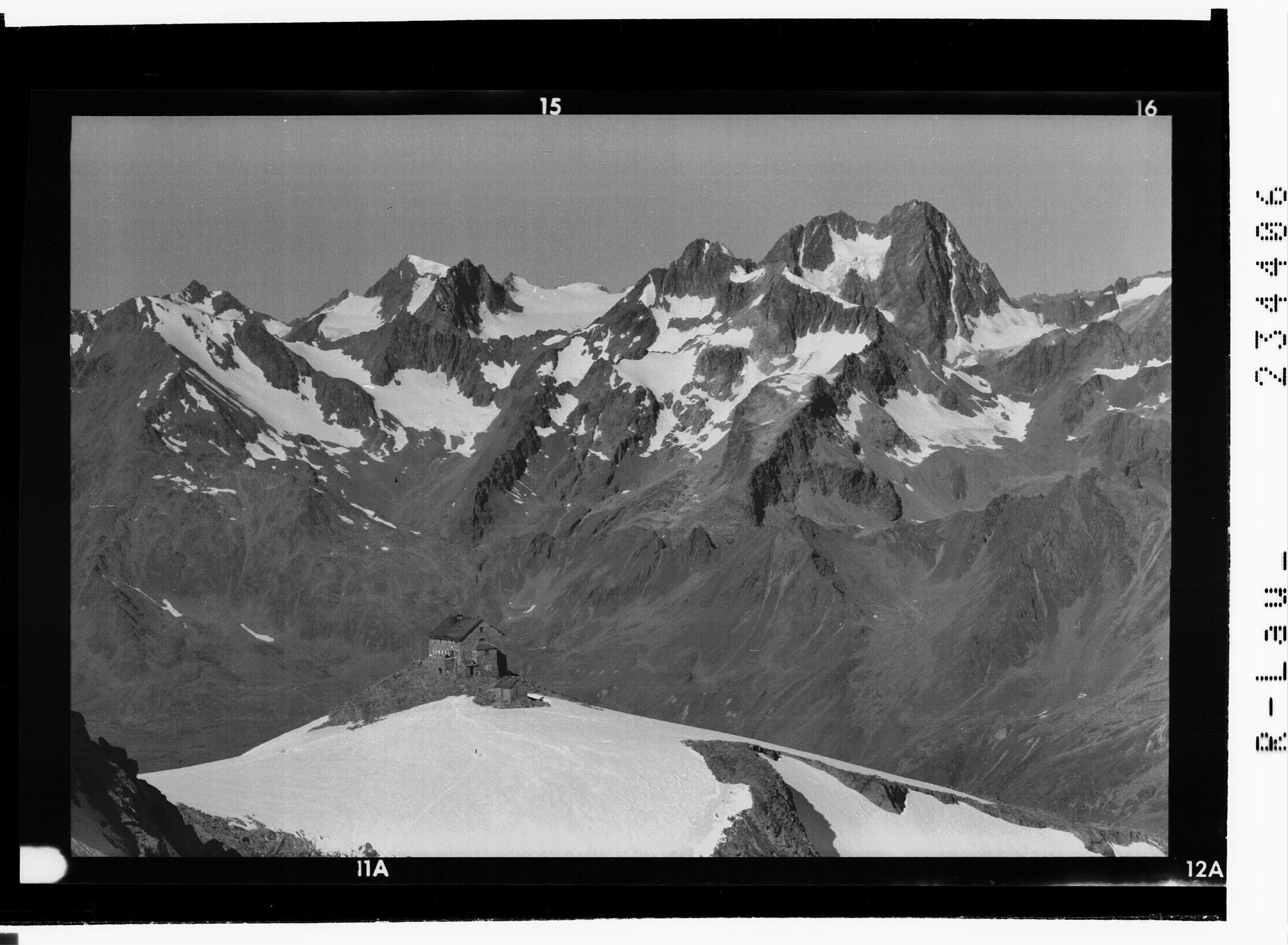Sommerskigebiet Hochstubaihütte 3173 m mit Kaunergrat></div>


    <hr>
    <div class=