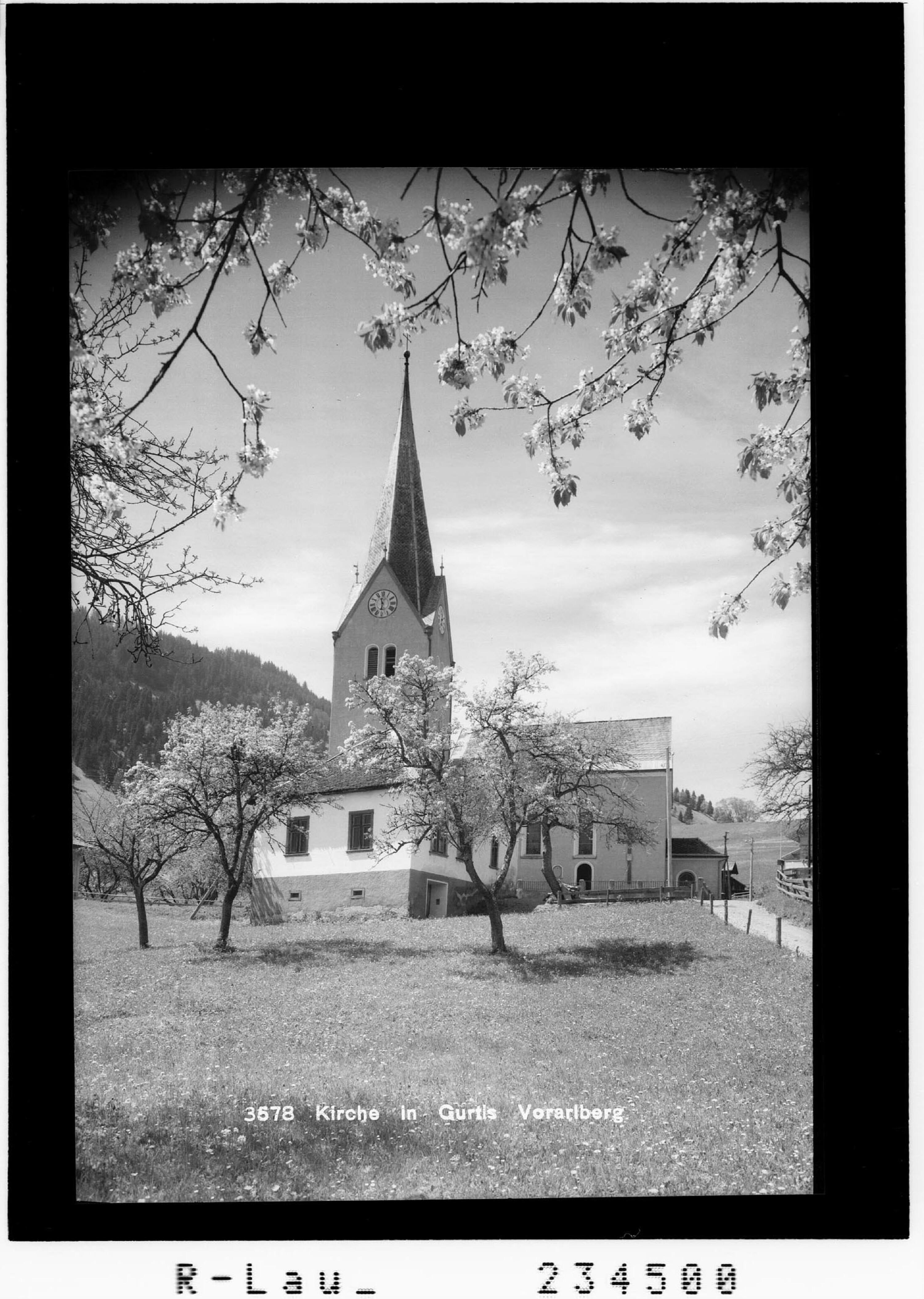 Kirche in Gurtis / Vorarlberg></div>


    <hr>
    <div class=
