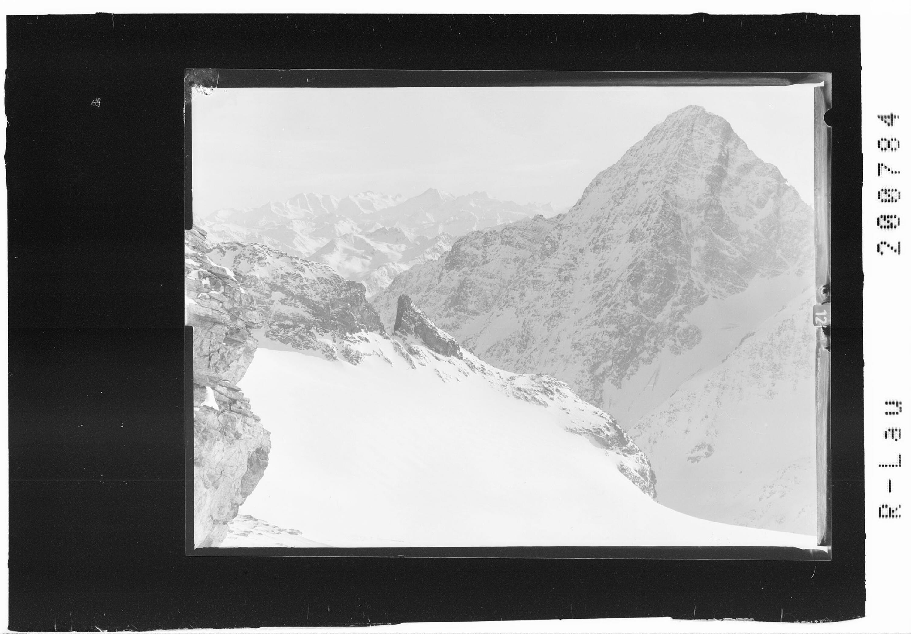 Blick von der Fuorcla dal Cunfin zur Berninagruppe und zum Piz Linard></div>


    <hr>
    <div class=