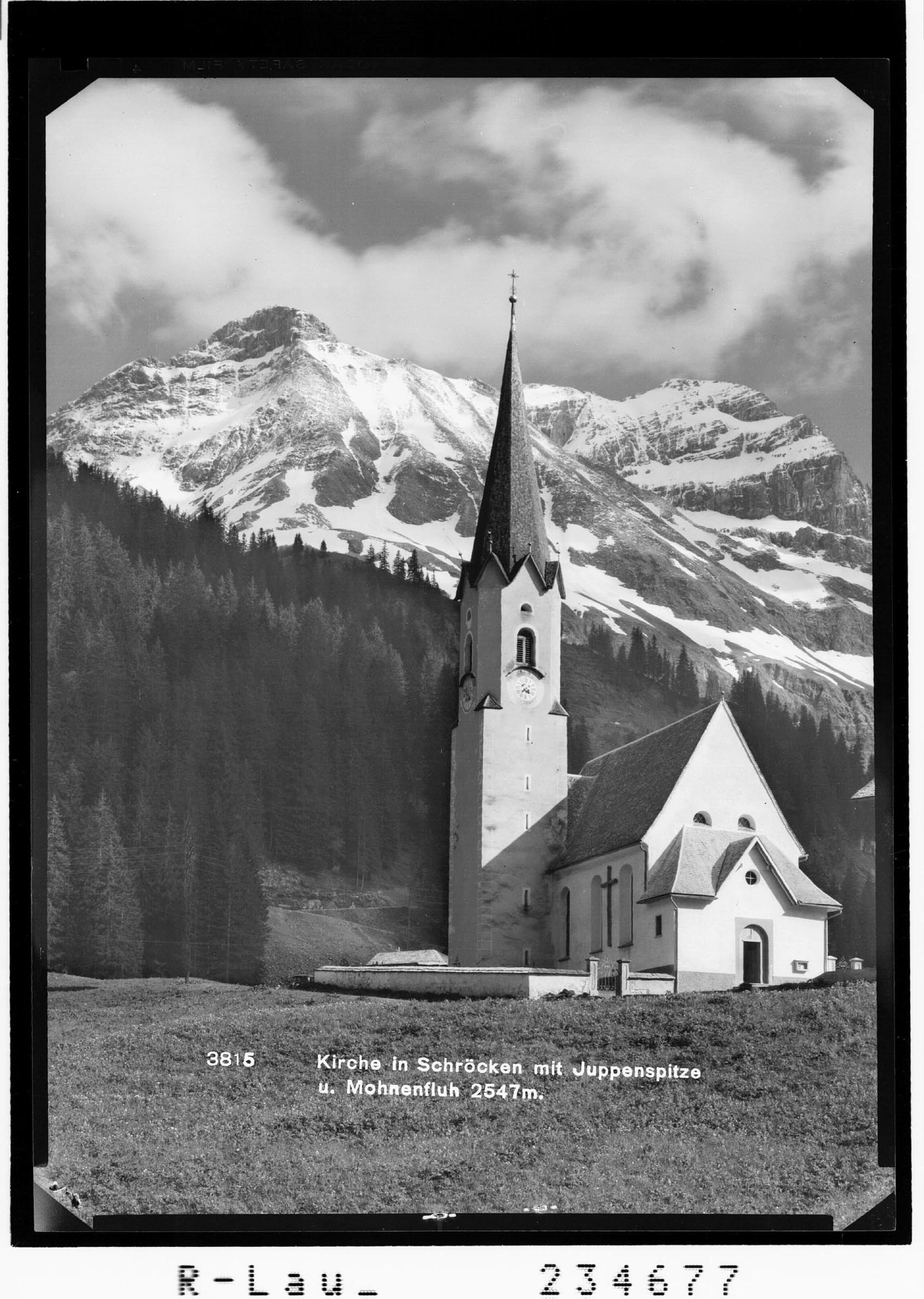 Kirche in Schröcken mit Juppenspitze und Mohnenfluh 2547 m></div>


    <hr>
    <div class=