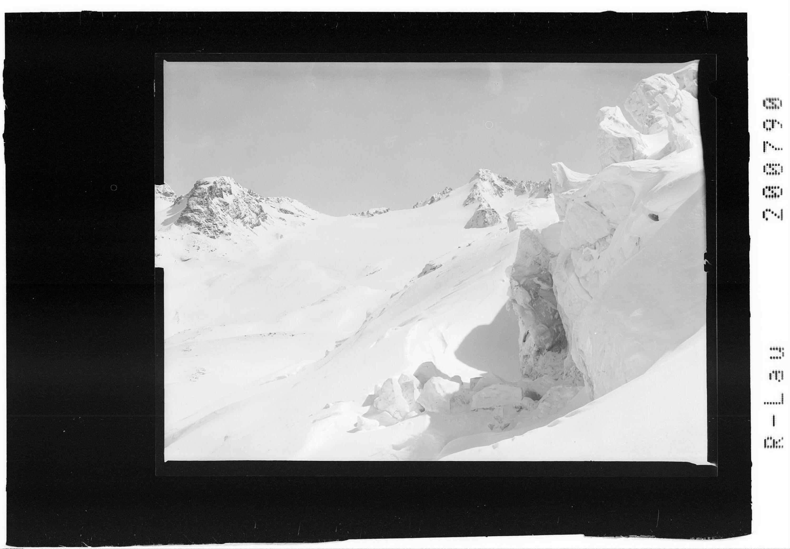 [Blick vom Ochsentaler Gletscher zum Ochsenkopf und zur Dreiländerspitze]></div>


    <hr>
    <div class=