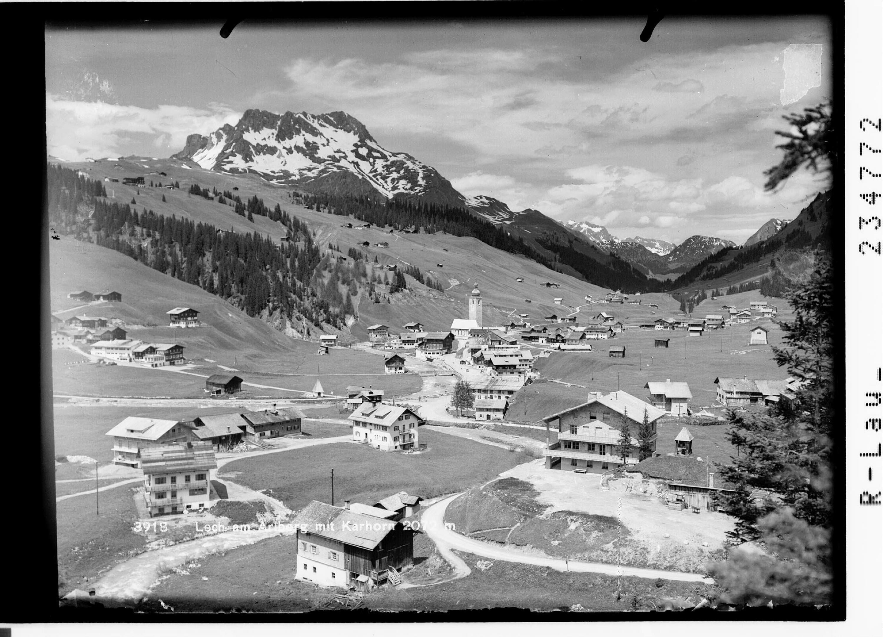 Lech am Arlberg mit Karhorn 2072 m></div>


    <hr>
    <div class=