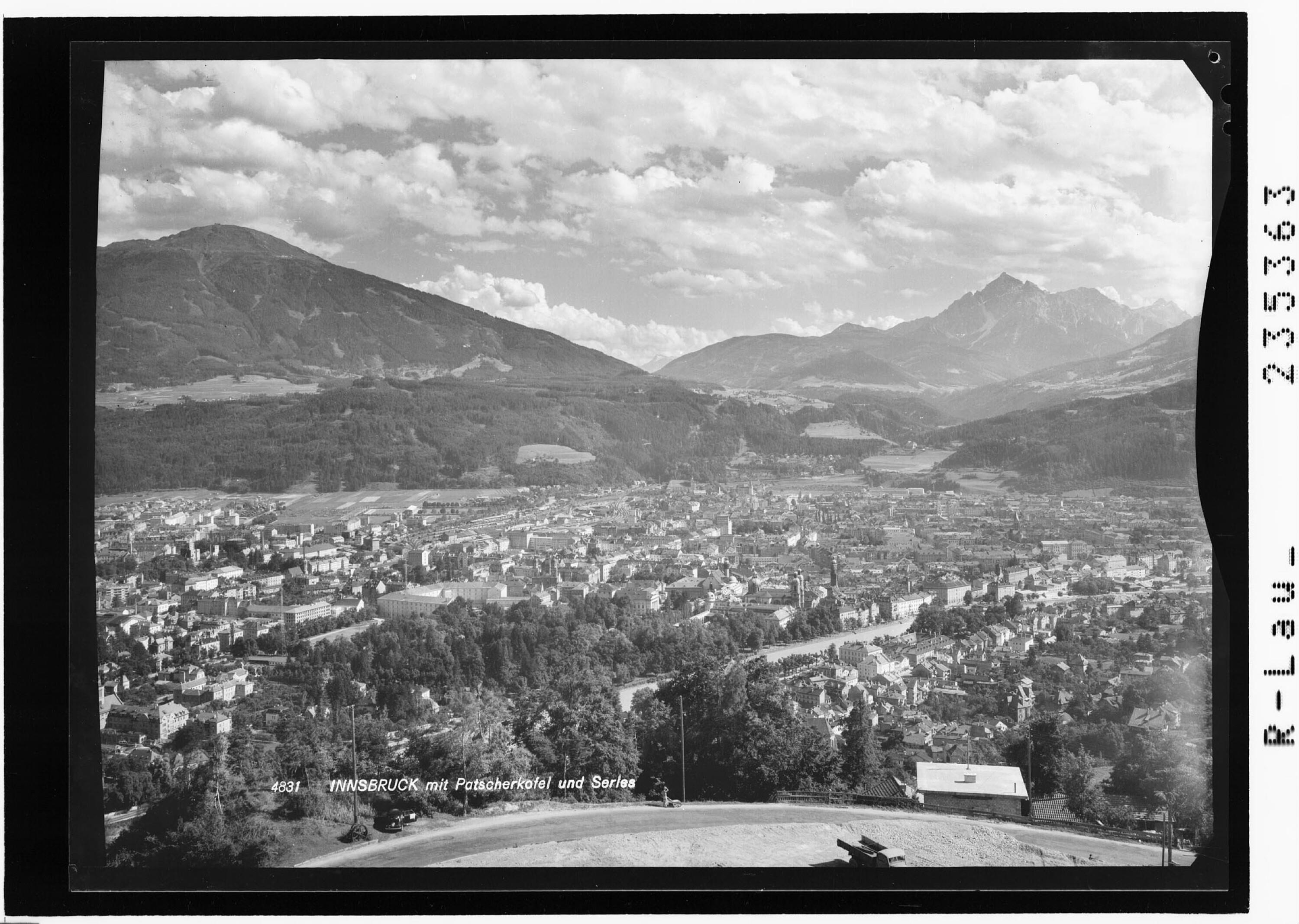 Innsbruck mit Patscherkofel und Serles></div>


    <hr>
    <div class=