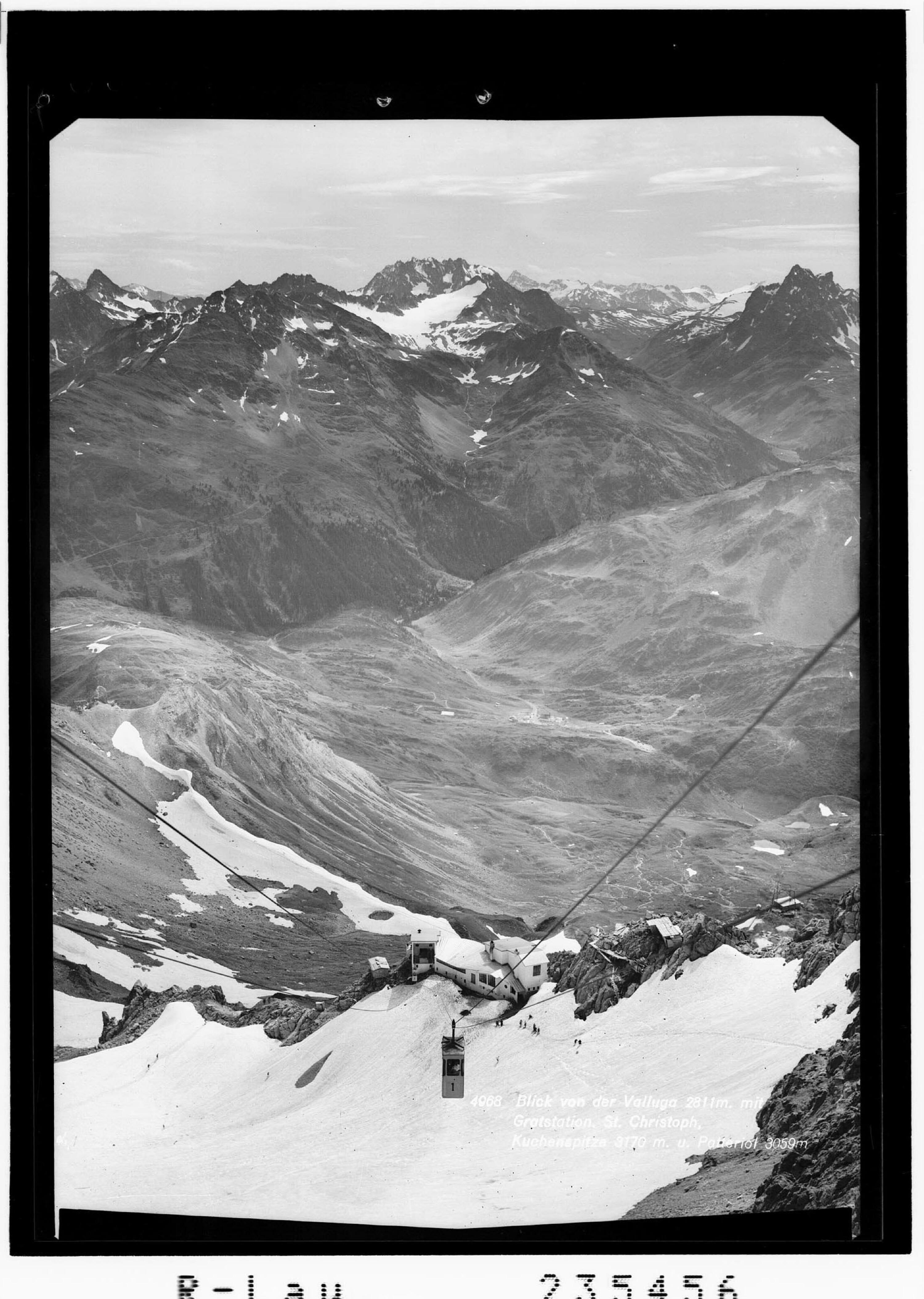 Blick von der Valluga 2811 m mit Gratstation und St.Christoph gegen Kuchenspitze 3170 m und Patteriol 3059 m></div>


    <hr>
    <div class=