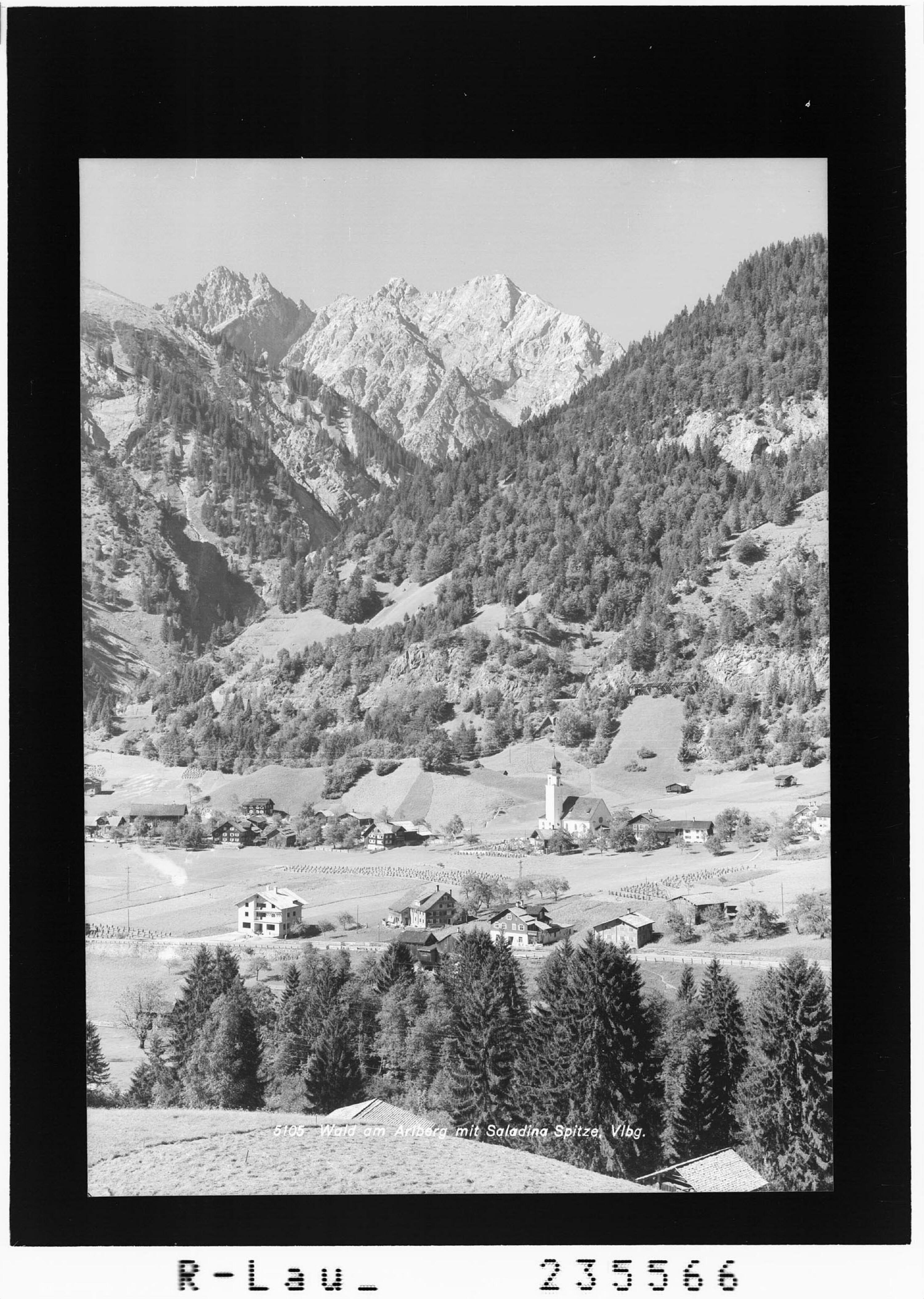 Wald am Arlberg mit Saladina Spitze / Vorarlberg></div>


    <hr>
    <div class=