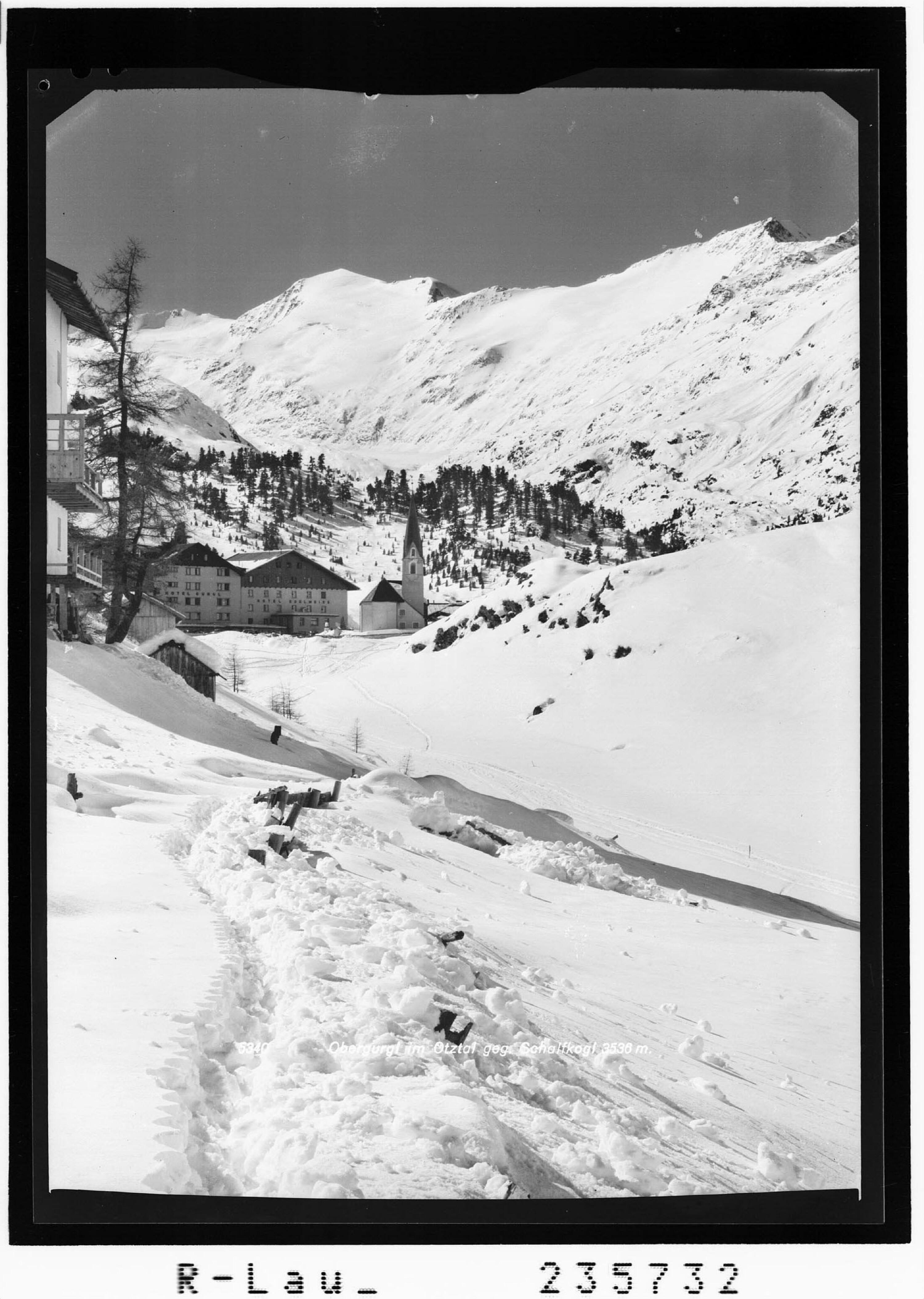 Obergurgl im Ötztal gegen Schalfkogel 3536 m></div>


    <hr>
    <div class=