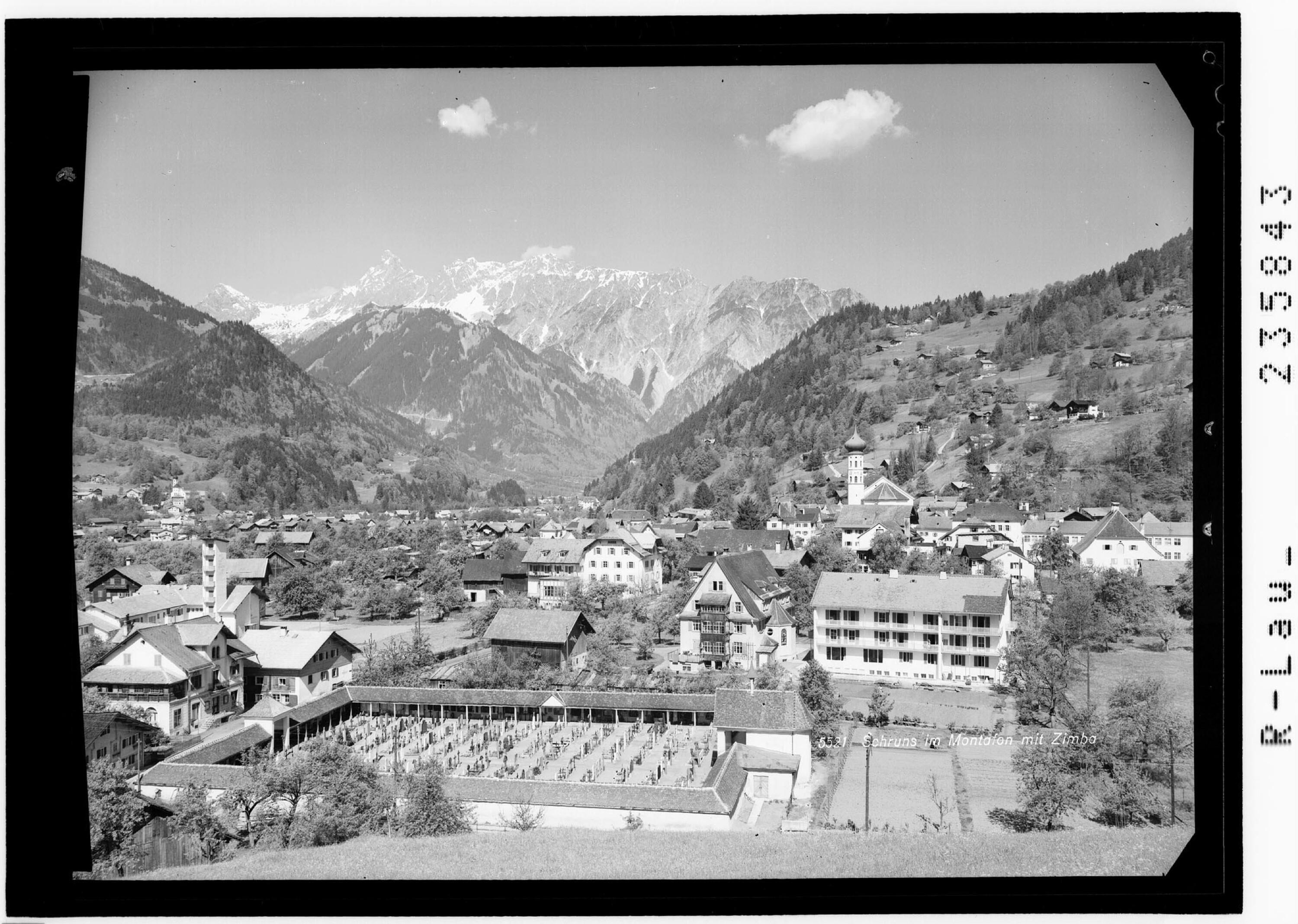 Schruns im Montafon mit Zimba></div>


    <hr>
    <div class=