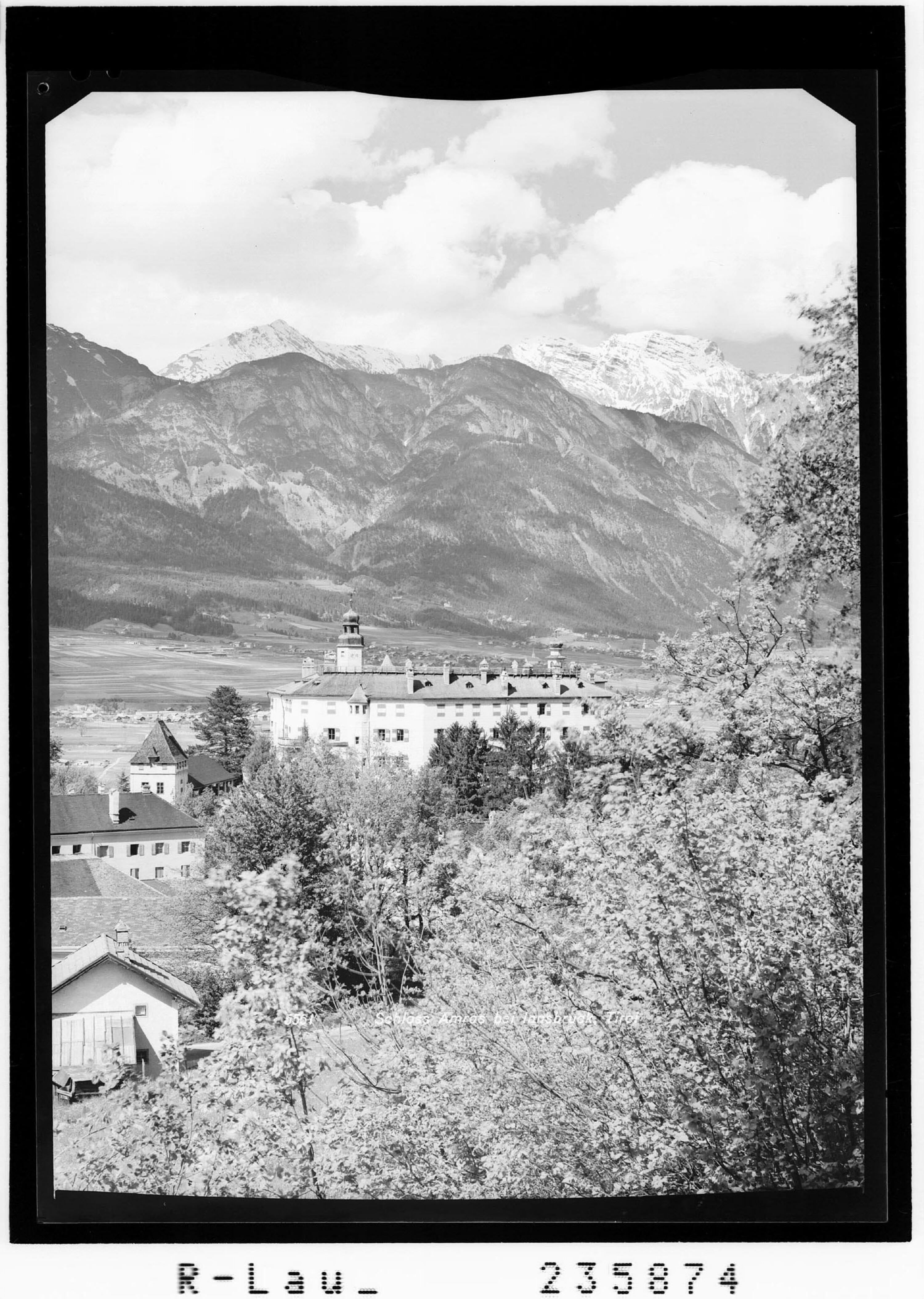 Schloss Amras bei Innsbruck / Tirol></div>


    <hr>
    <div class=