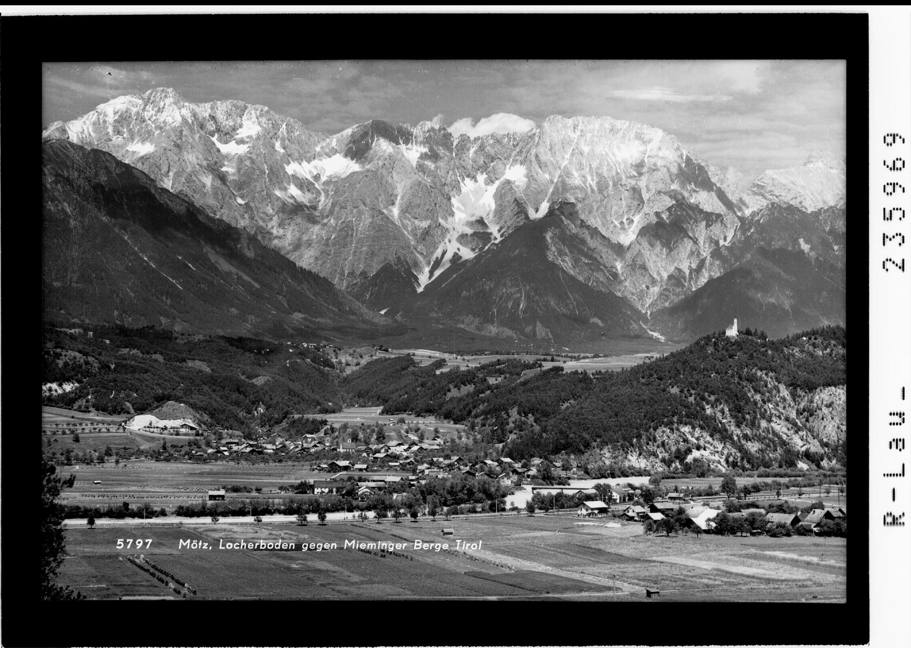 Mötz - Locherboden gegen Mieminger Berge / Tirol></div>


    <hr>
    <div class=