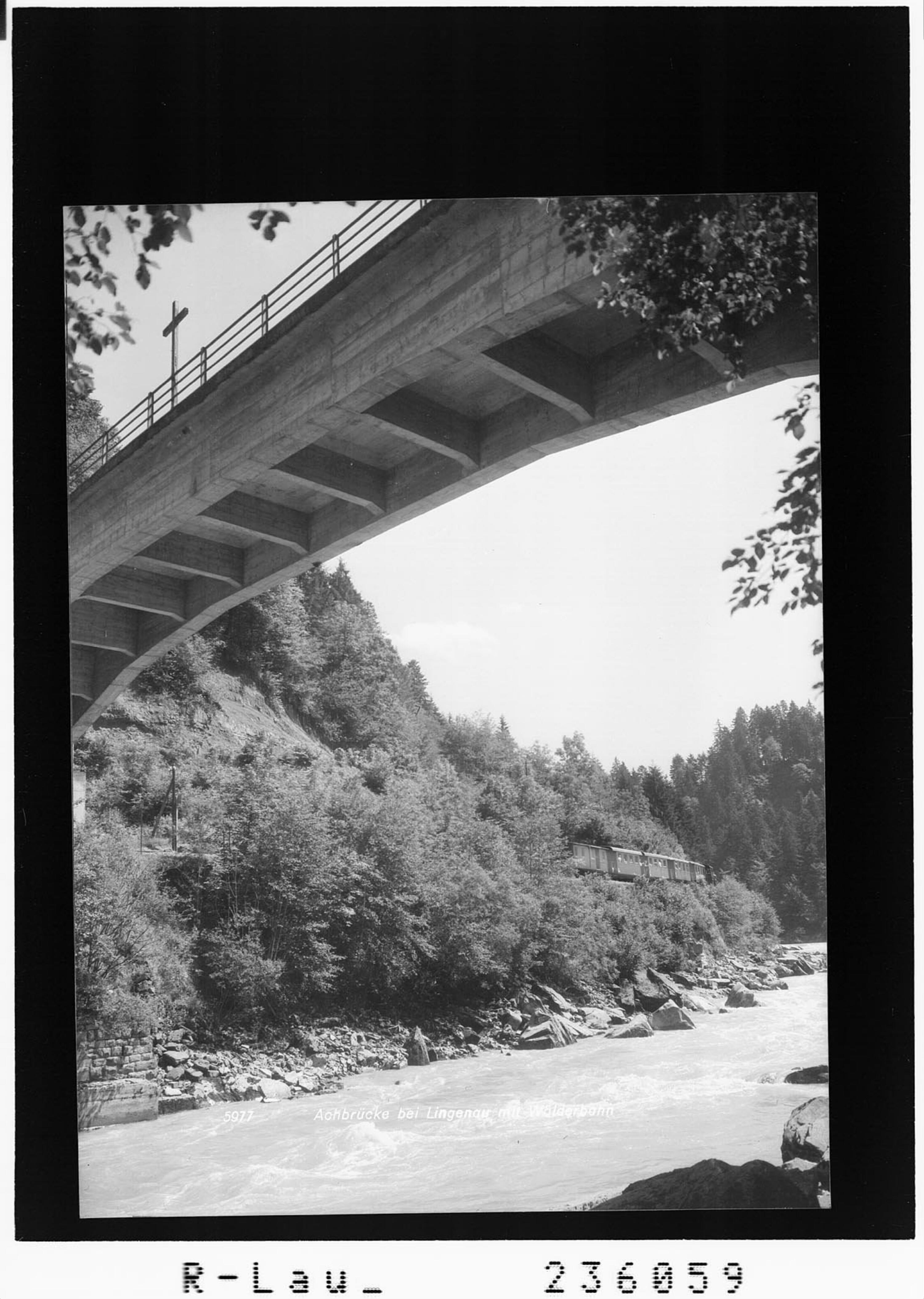 Achbrücke bei Lingenau mit Wälderbahn></div>


    <hr>
    <div class=