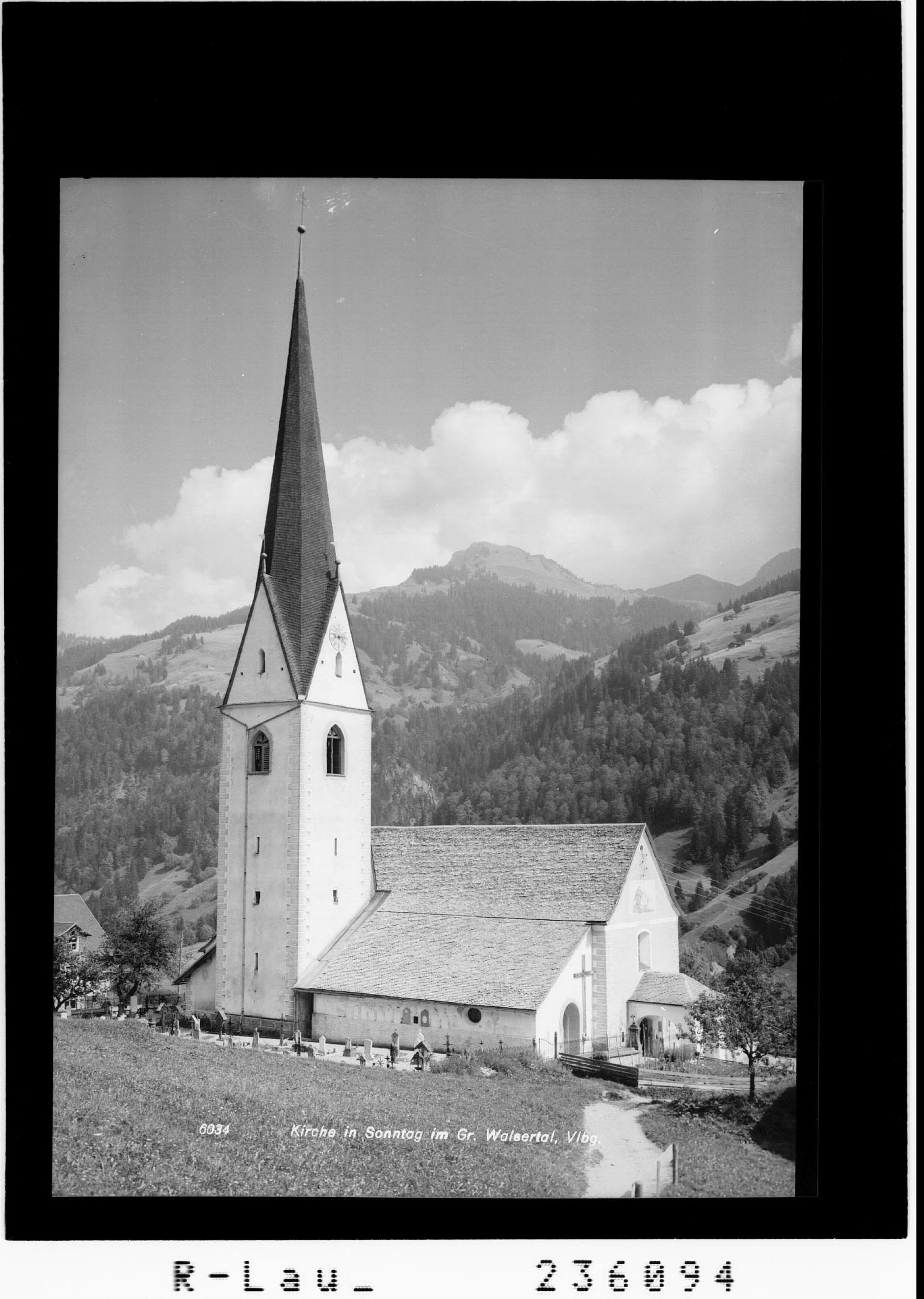 Kirche in Sonntag im Grossen Walsertal / Vorarlberg></div>


    <hr>
    <div class=