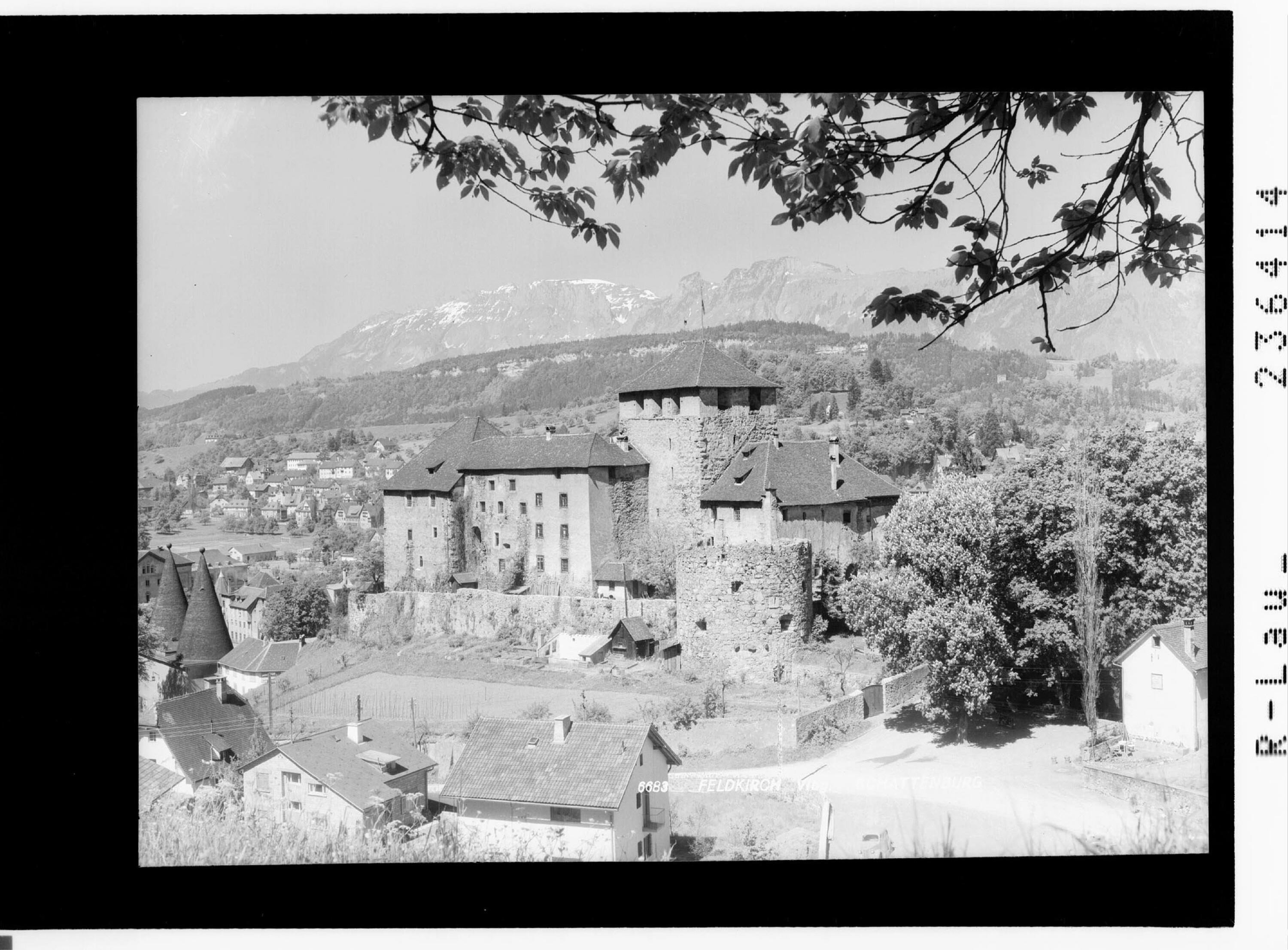 Feldkirch / Vorarlberg / Schattenburg></div>


    <hr>
    <div class=