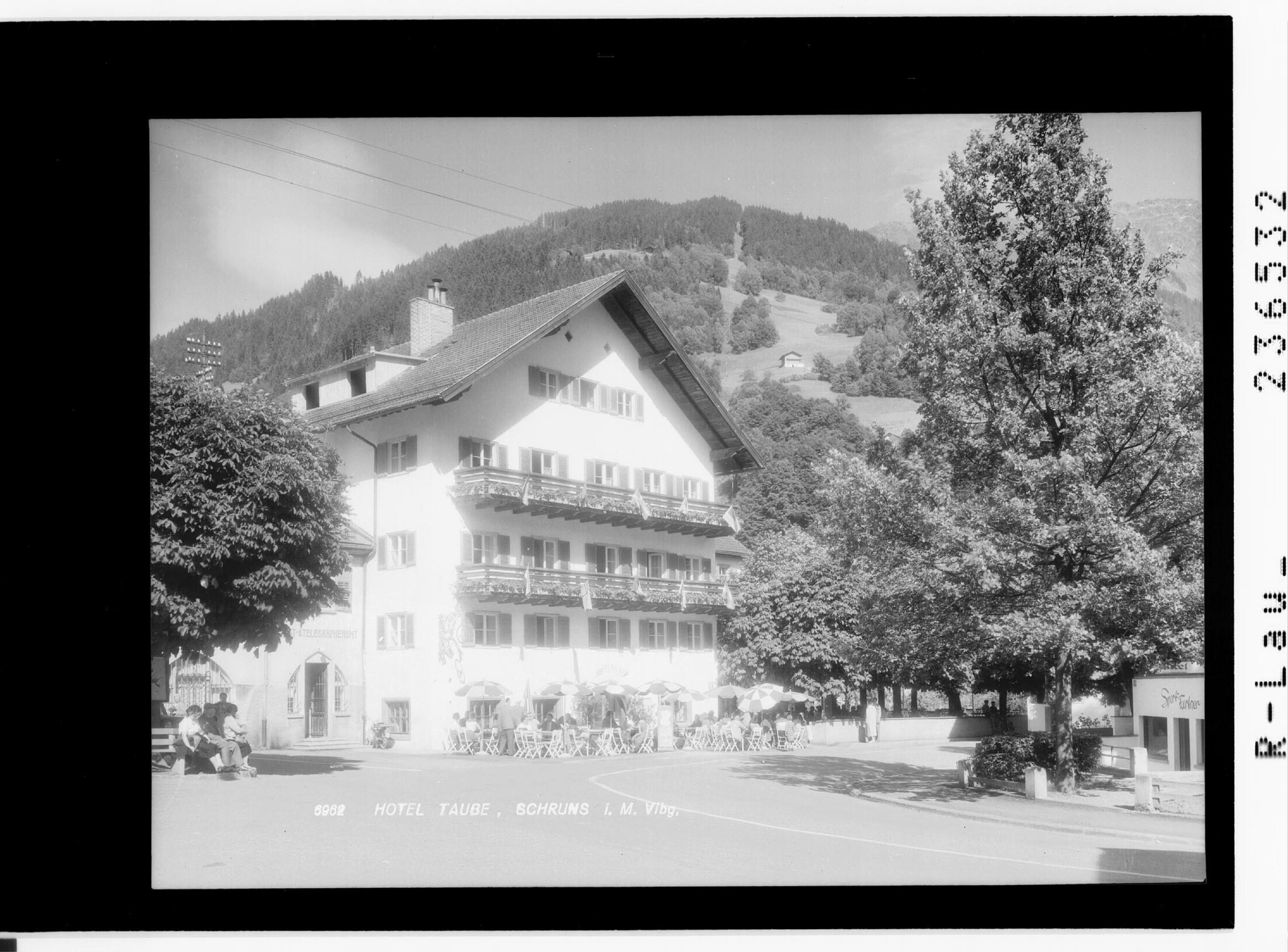Hotel Taube / Schruns im Montafon / Vorarlberg></div>


    <hr>
    <div class=