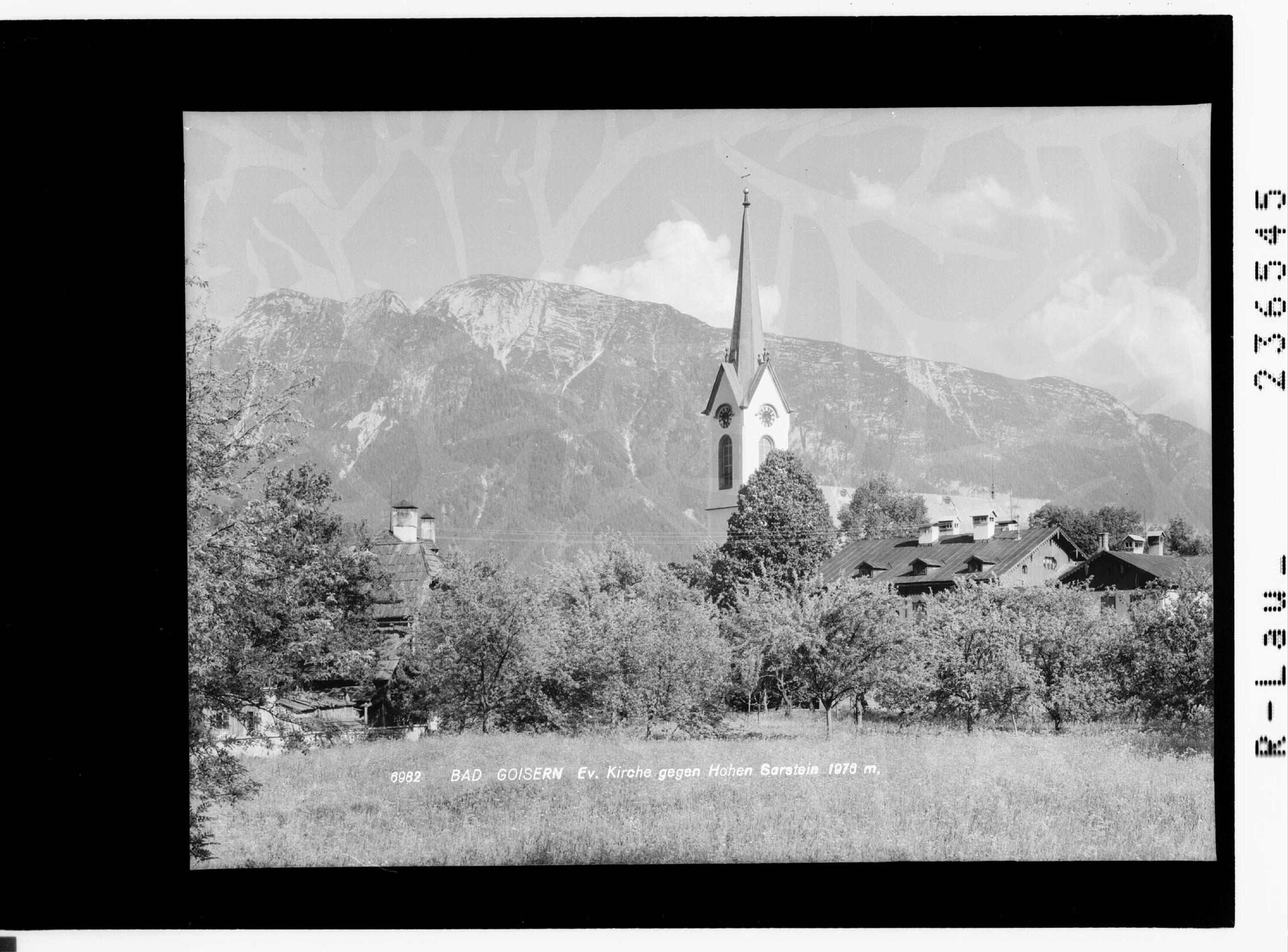 Bad Goisern / Evangelische Kirche gegen Hohen Sarstein 1976 m></div>


    <hr>
    <div class=