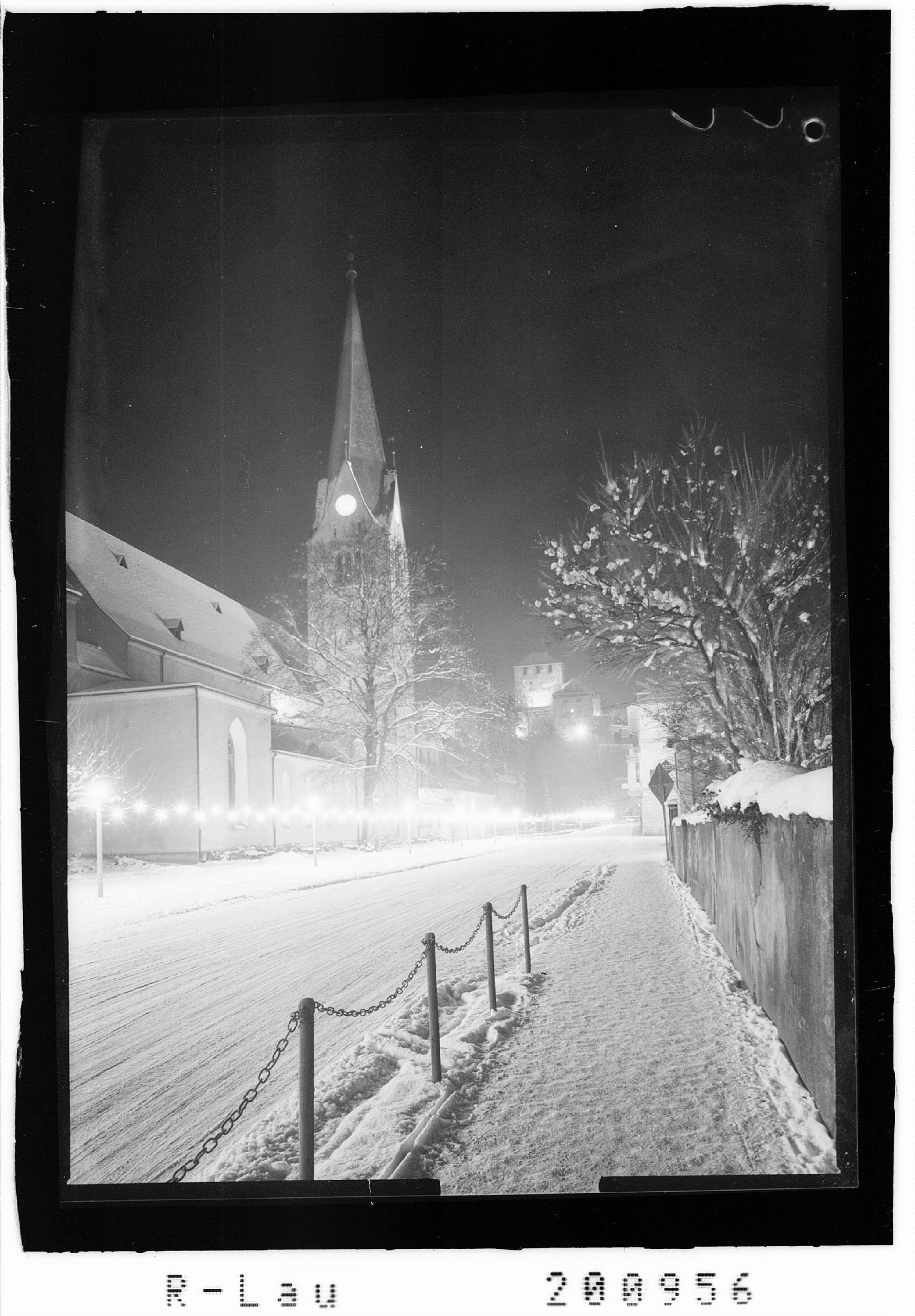 Feldkirch / Weihnachtsbeleuchtung Pfarrkirche und Schattenburg></div>


    <hr>
    <div class=