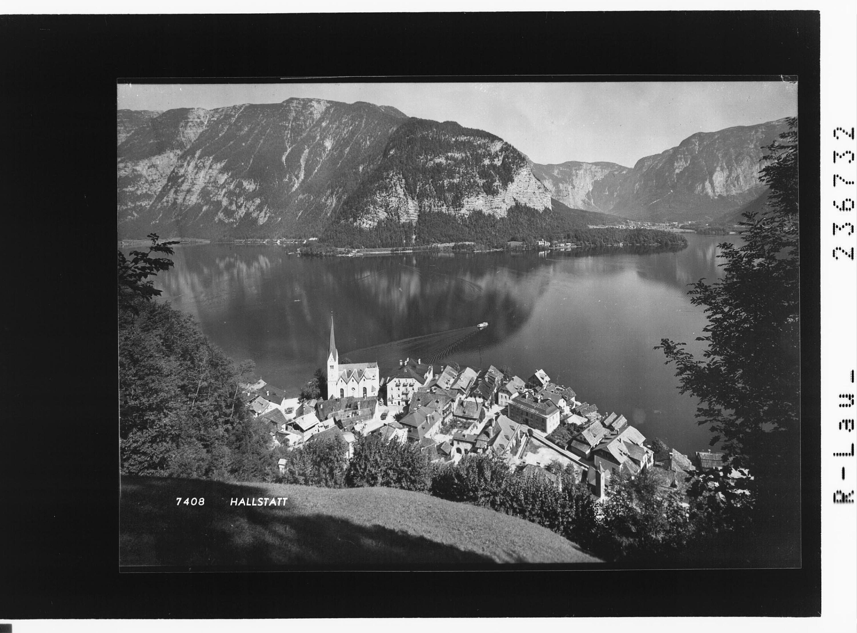 Hallstatt></div>


    <hr>
    <div class=