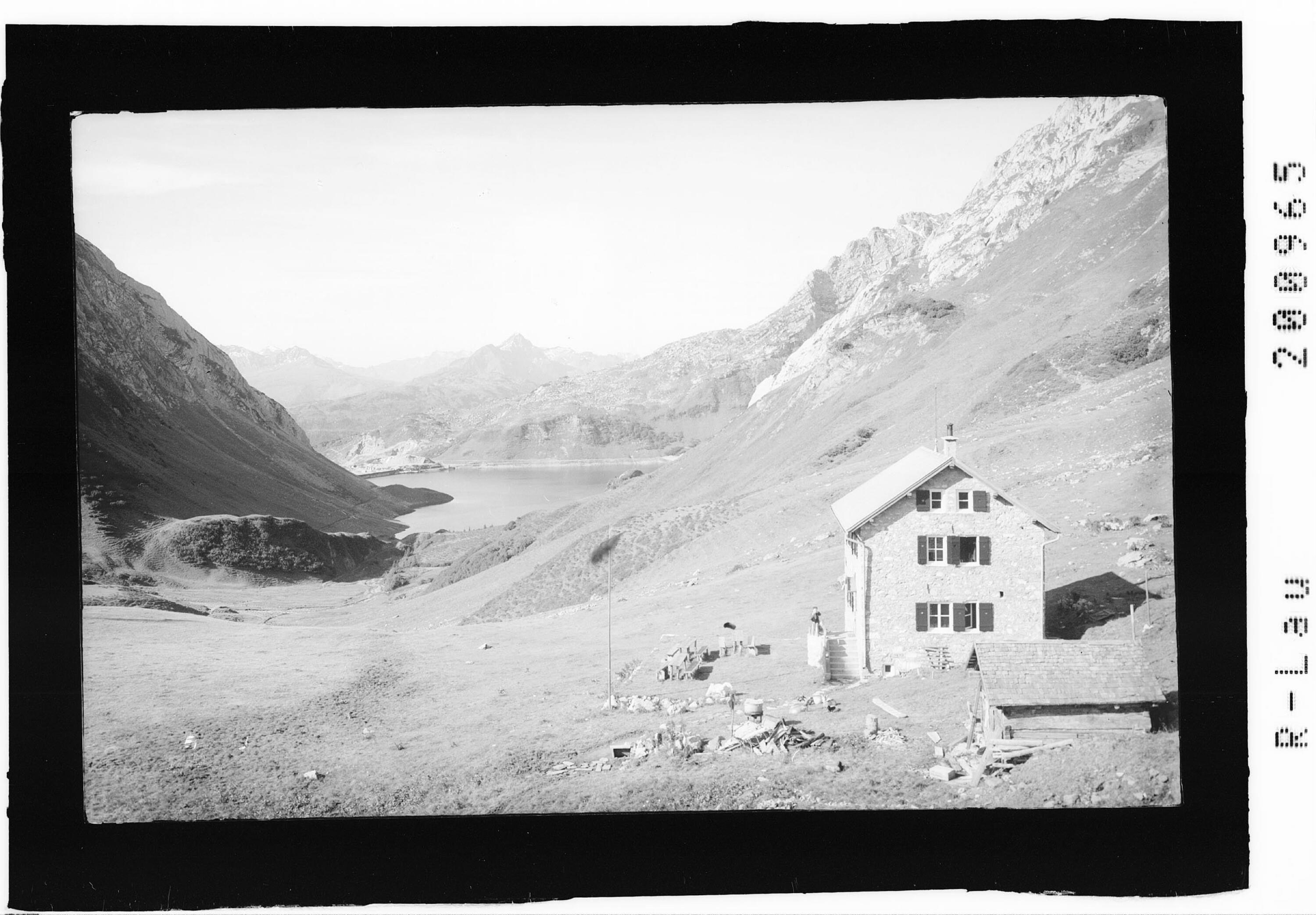 Ravensburger Hütte 1948 m mit Spullersee></div>


    <hr>
    <div class=