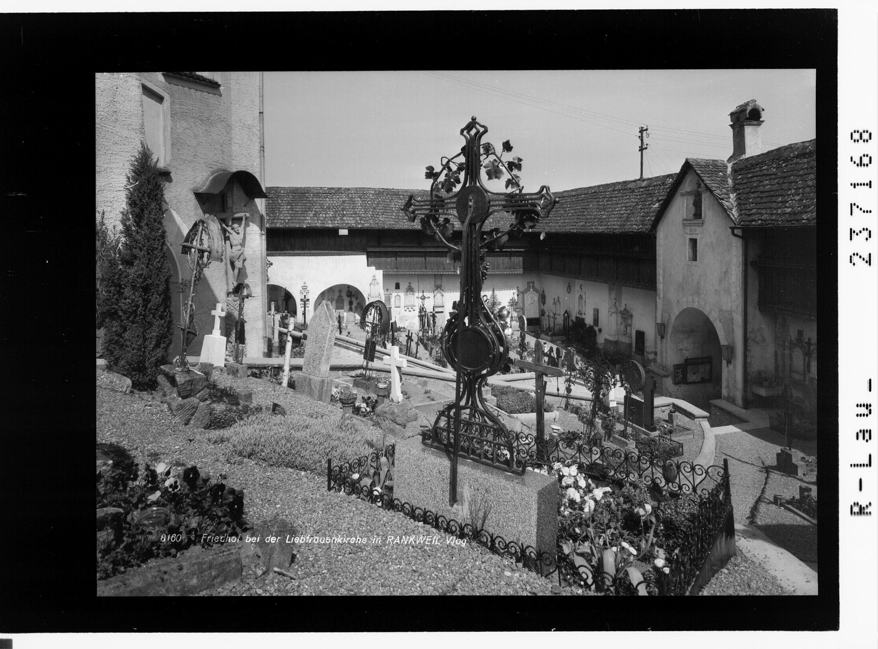 Friedhof bei der Liebfrauenkirche in Rankweil / Vorarlberg></div>


    <hr>
    <div class=