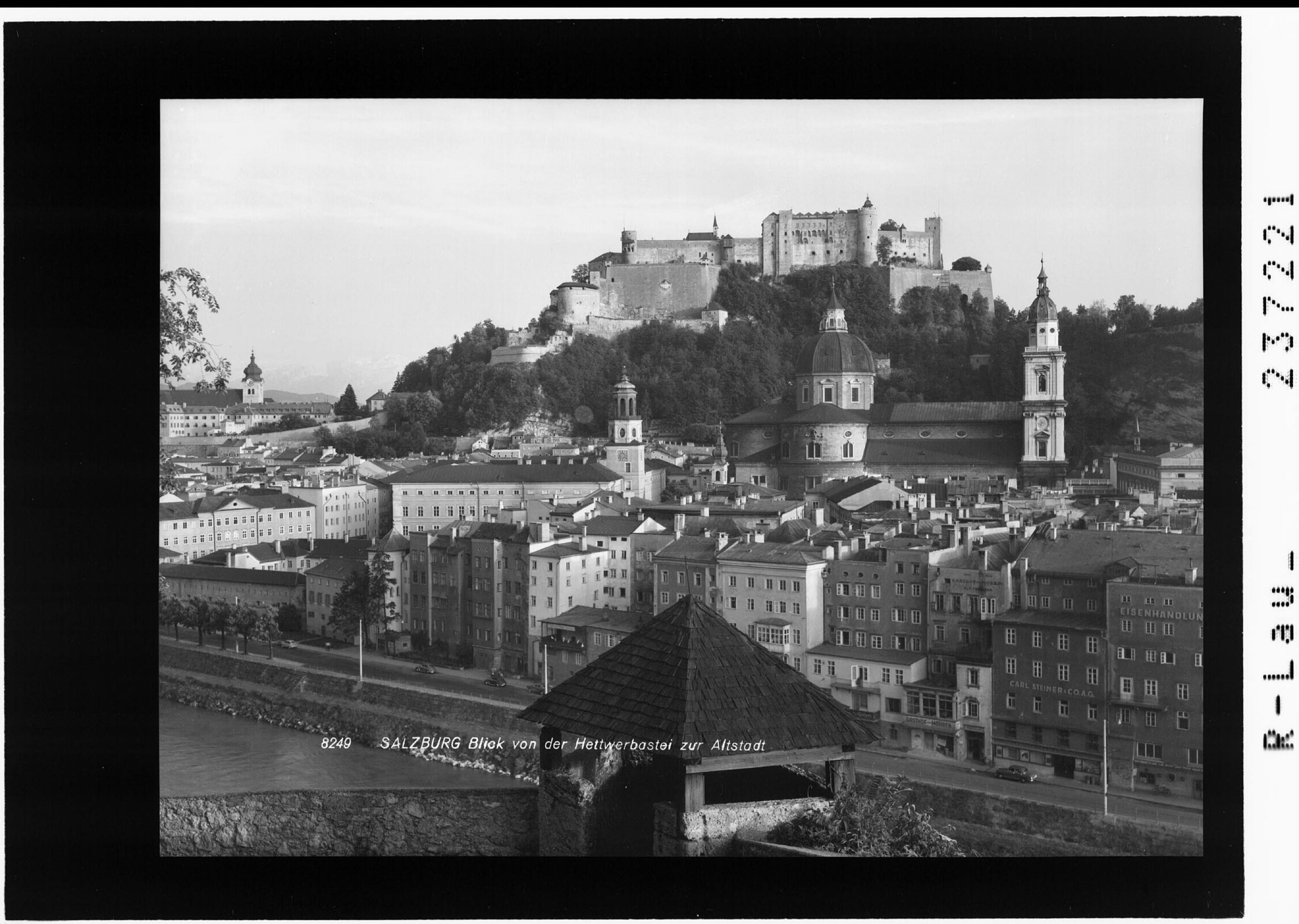 Salzburg / Blick von der Hettwerbastei zur Altstadt></div>


    <hr>
    <div class=