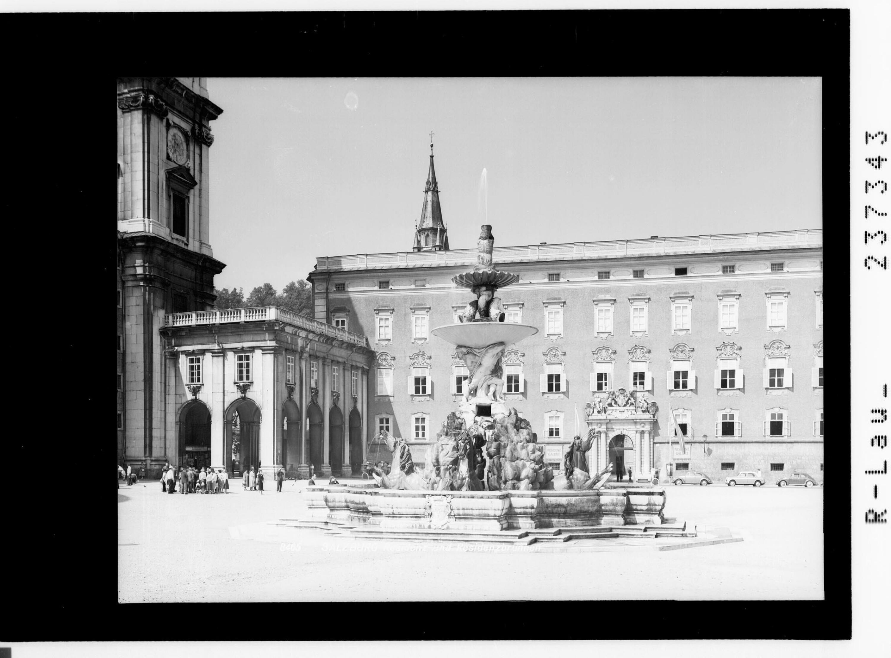 Salzburg / Residenz und Residenzbrunnen></div>


    <hr>
    <div class=