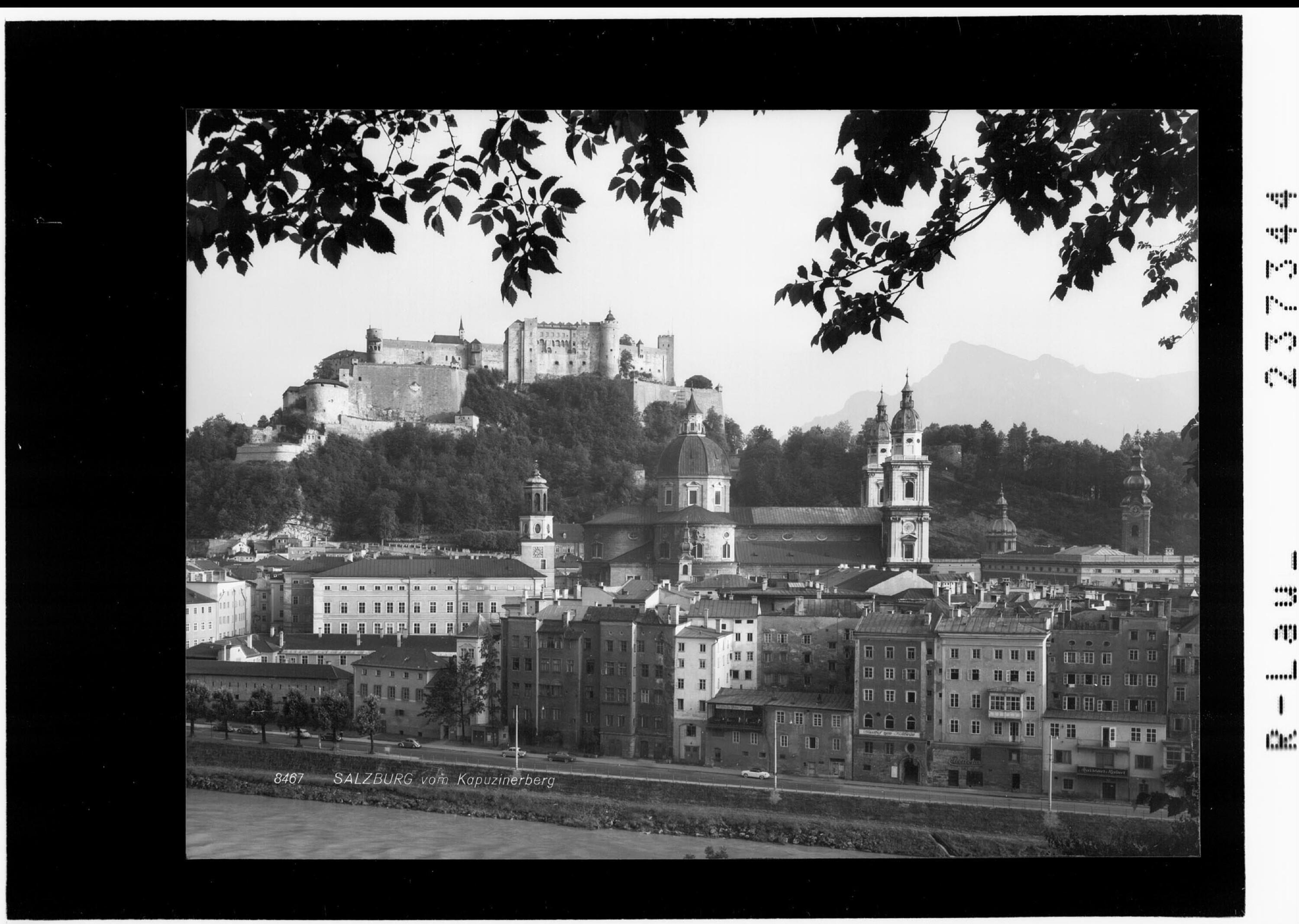 Salzburg vom Kapuzinerberg></div>


    <hr>
    <div class=