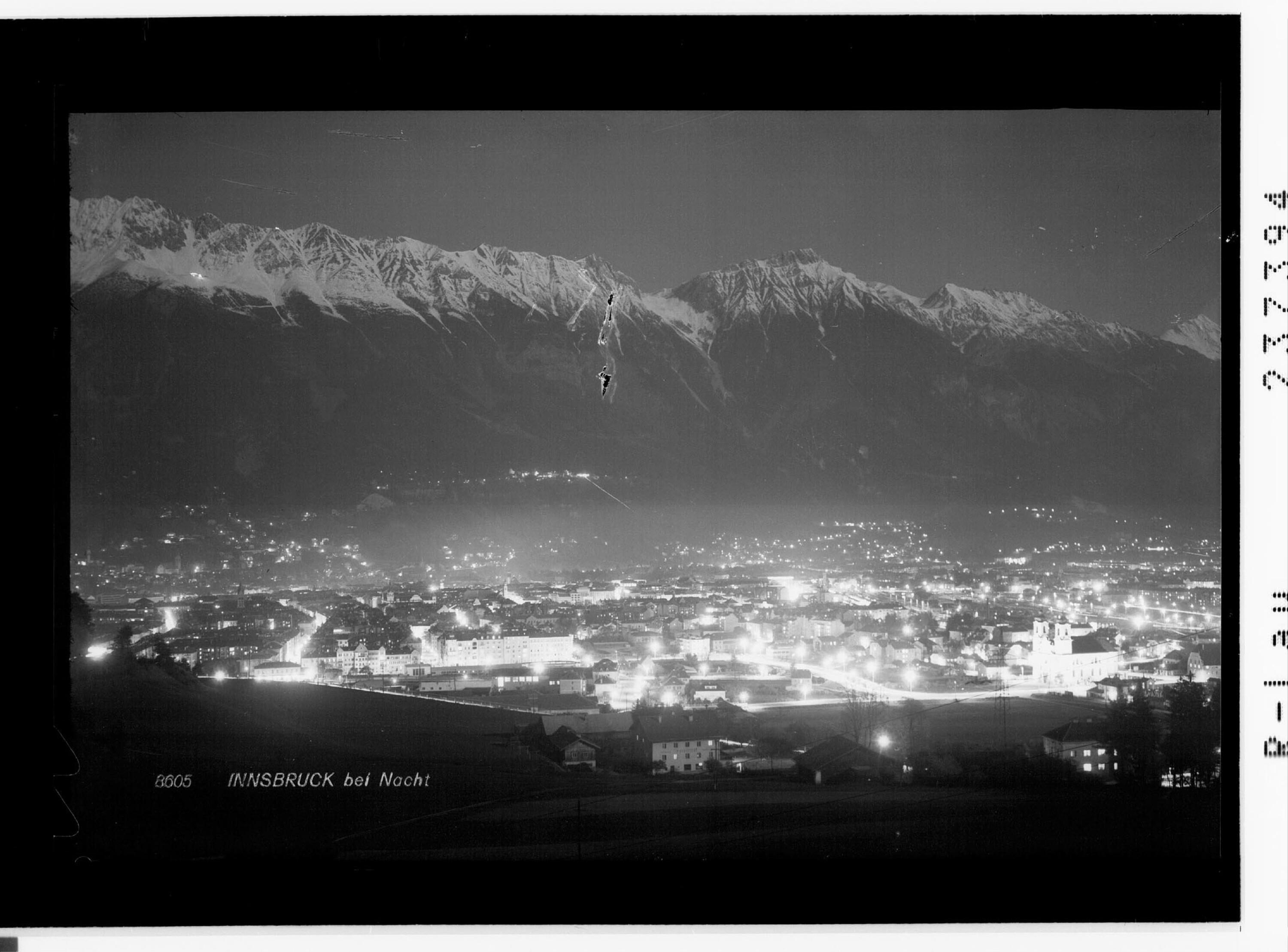 Innsbruck bei Nacht></div>


    <hr>
    <div class=