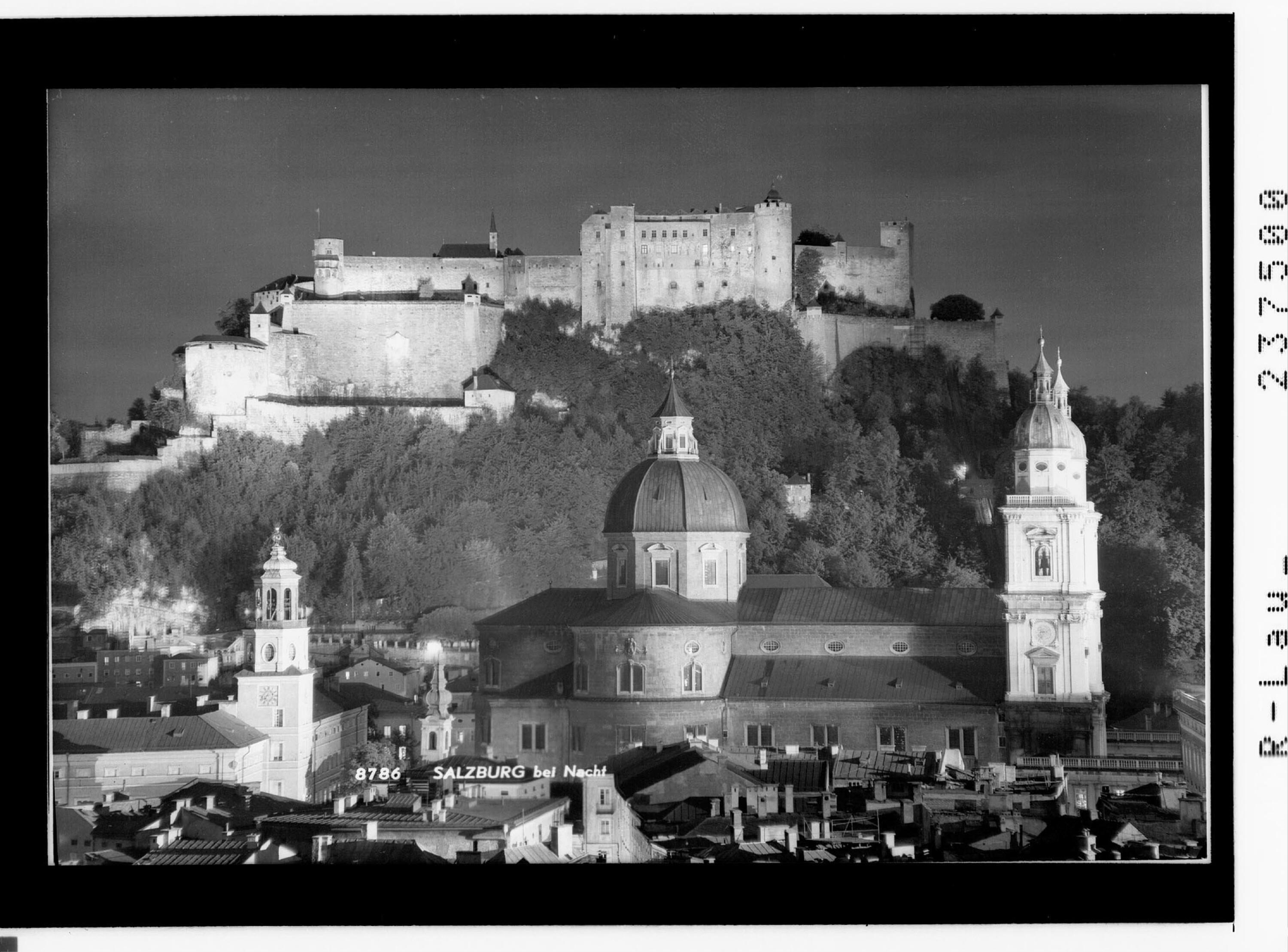 Salzburg bei Nacht></div>


    <hr>
    <div class=
