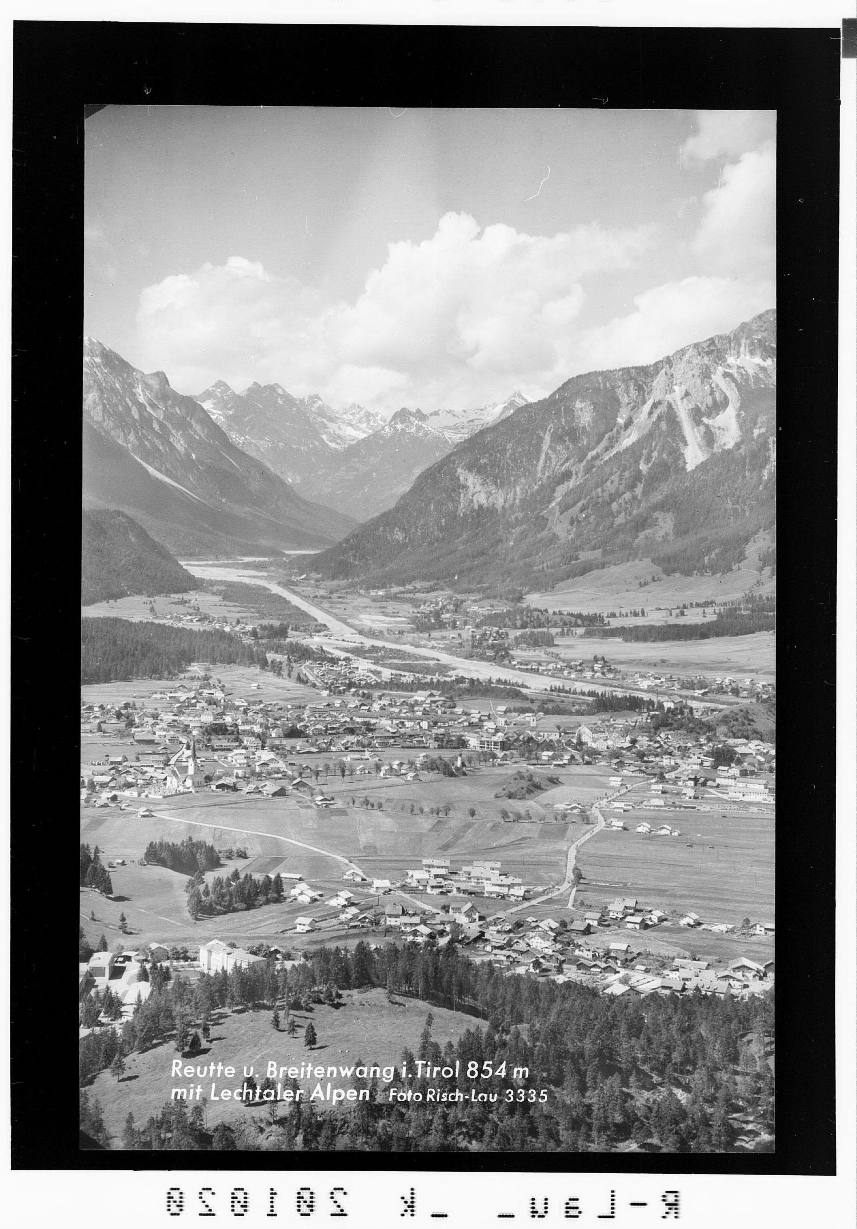 Reutte und Breitenwang in Tirol 854 m mit Lechtaler Alpen></div>


    <hr>
    <div class=