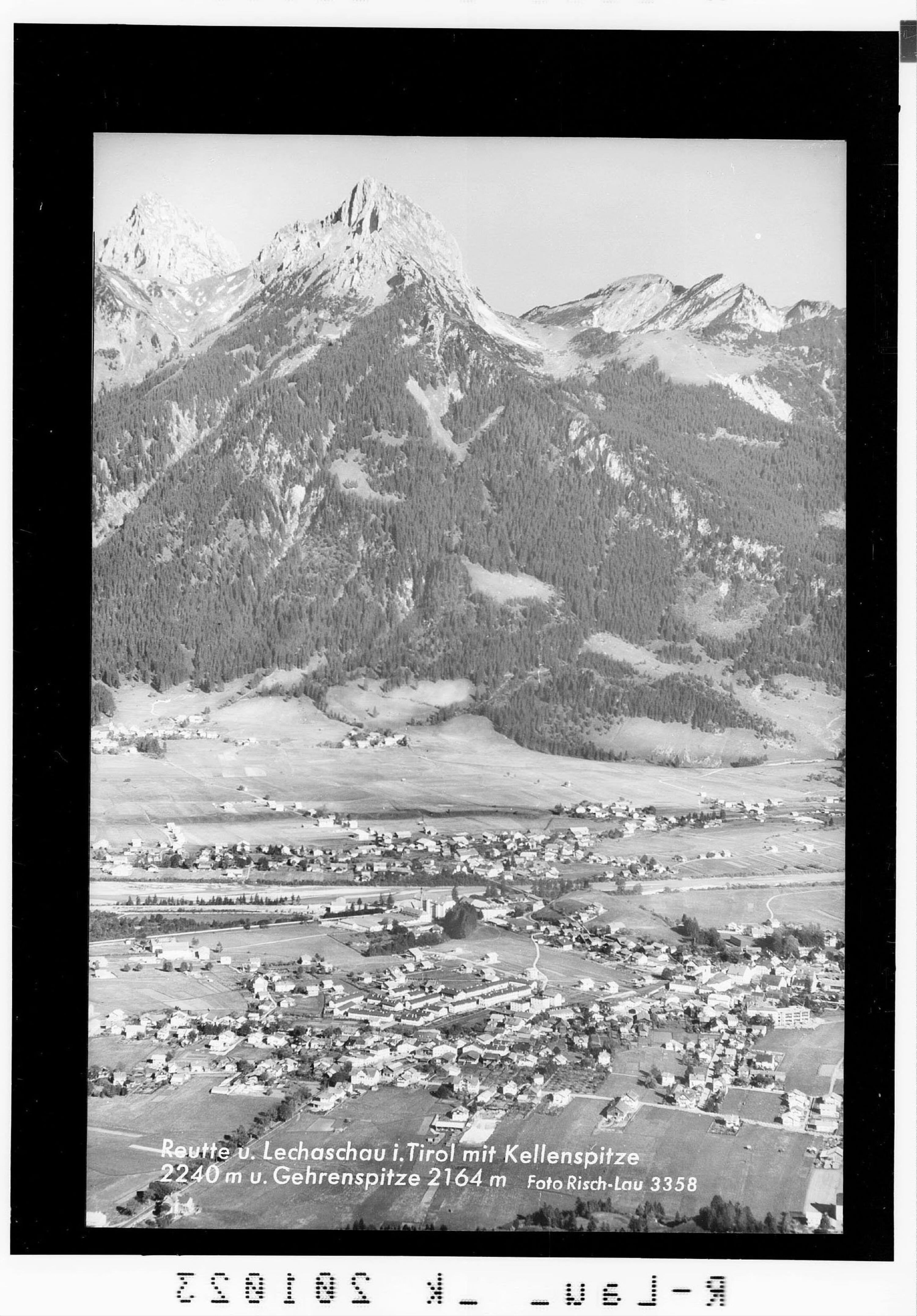 Reutte und Lechaschau in Tirol mit Kellenspitze 2240 m und Gehrenspitze 2164 m></div>


    <hr>
    <div class=