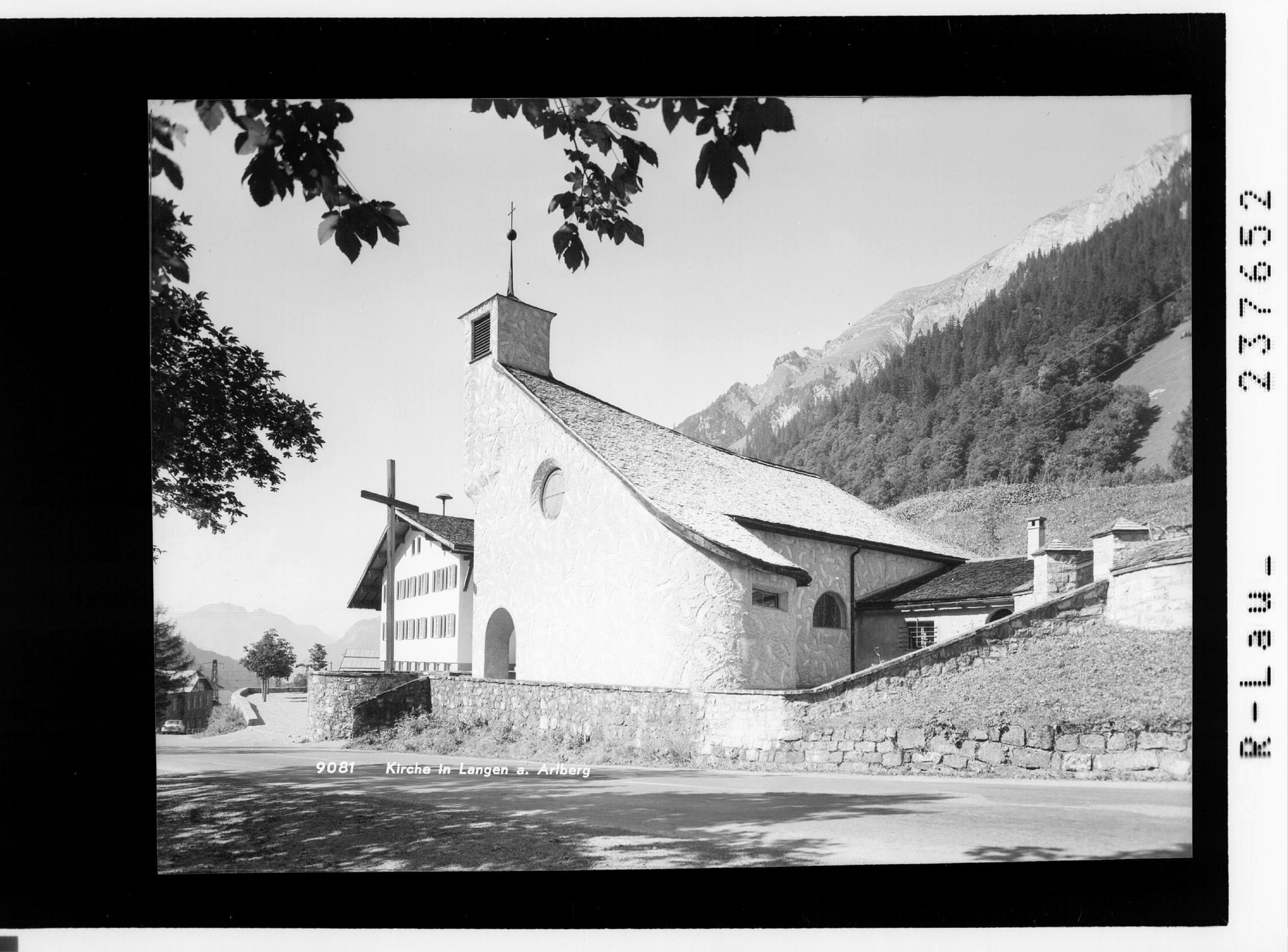 Kirche in Langen am Arlberg></div>


    <hr>
    <div class=