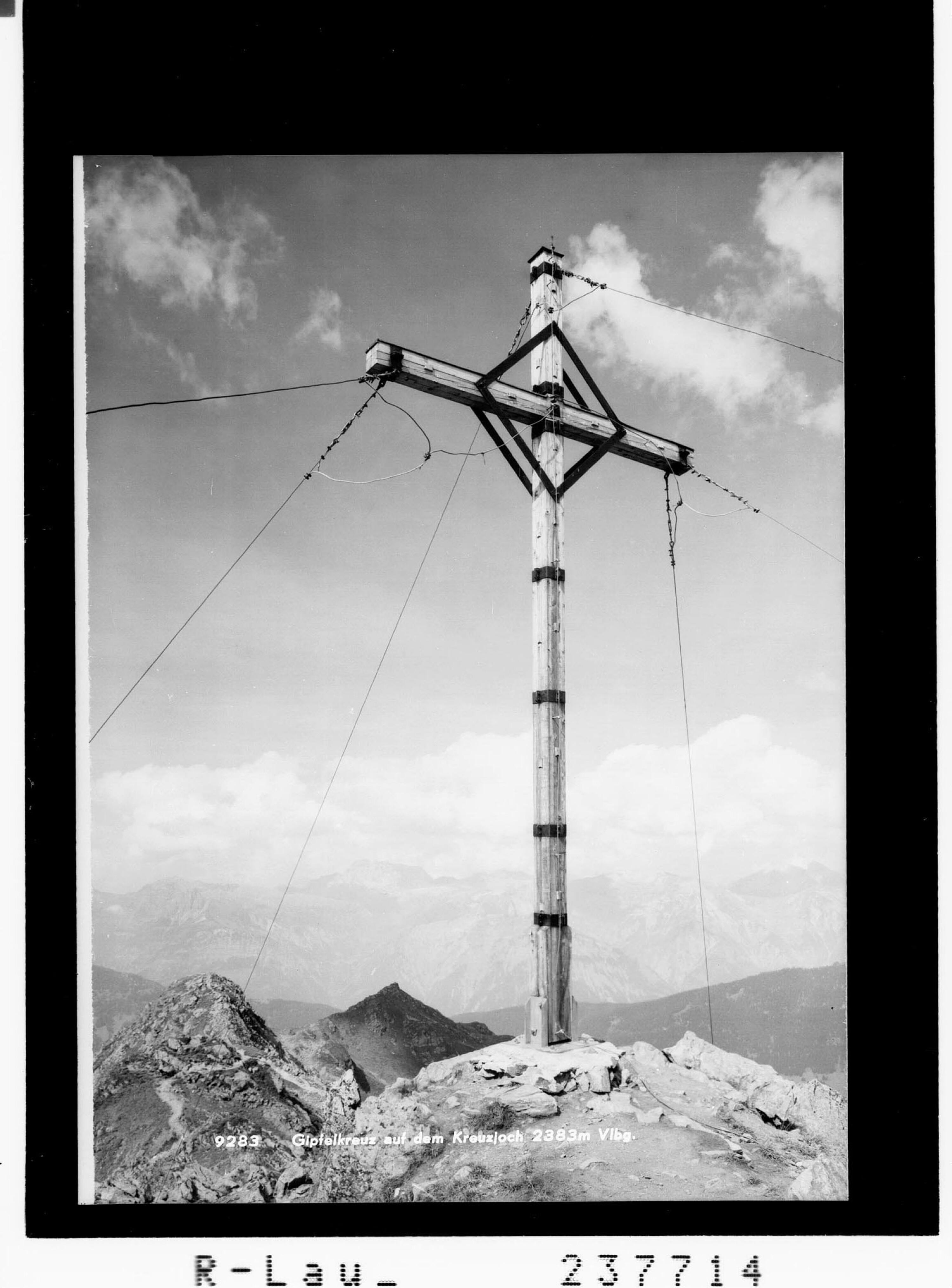 Gipfelkreuz auf dem Kreuzjoch 2383 m / Vorarlberg></div>


    <hr>
    <div class=