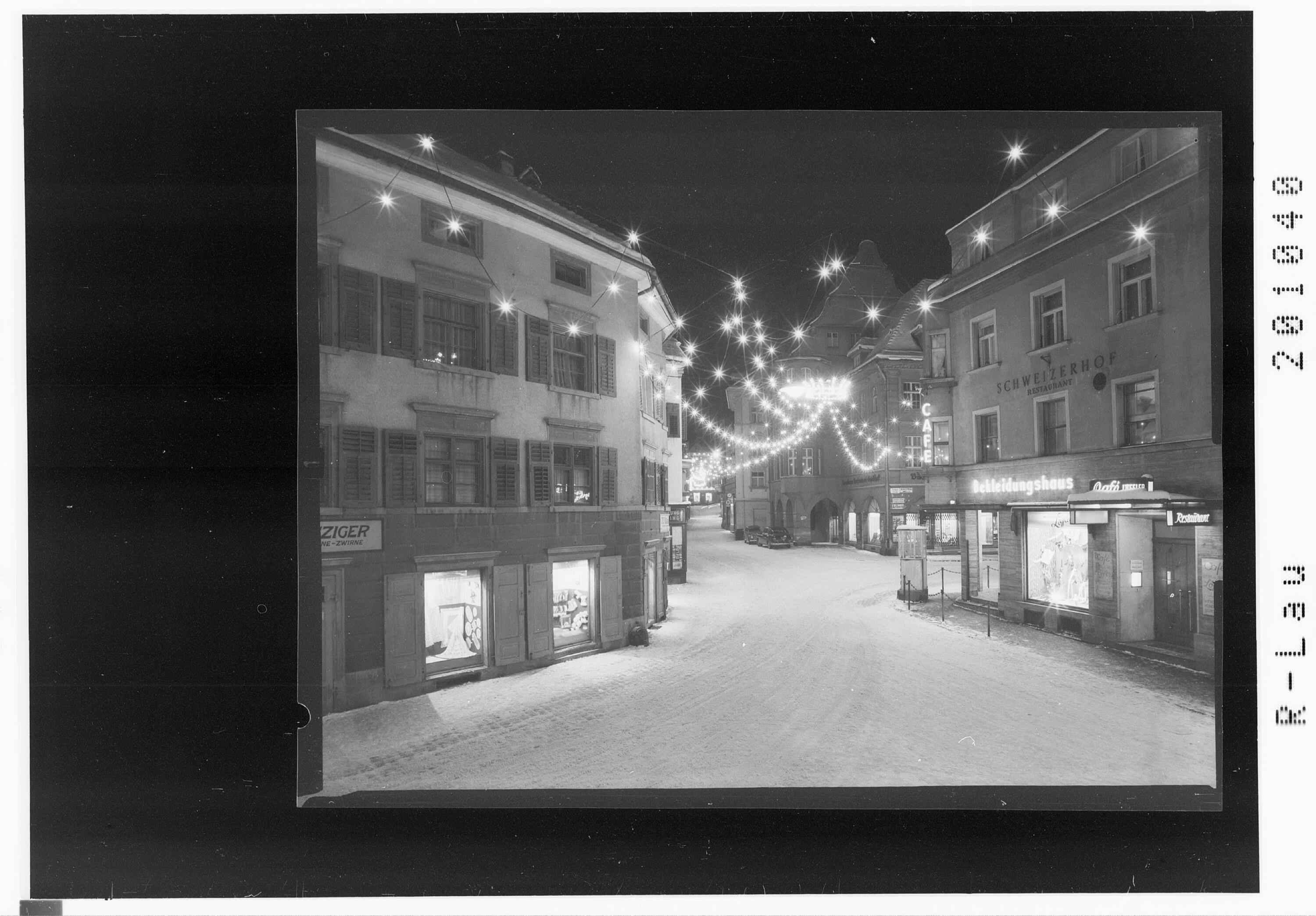 Bregenz / Leutbühel mit Weihnachtsbeleuchtung></div>


    <hr>
    <div class=