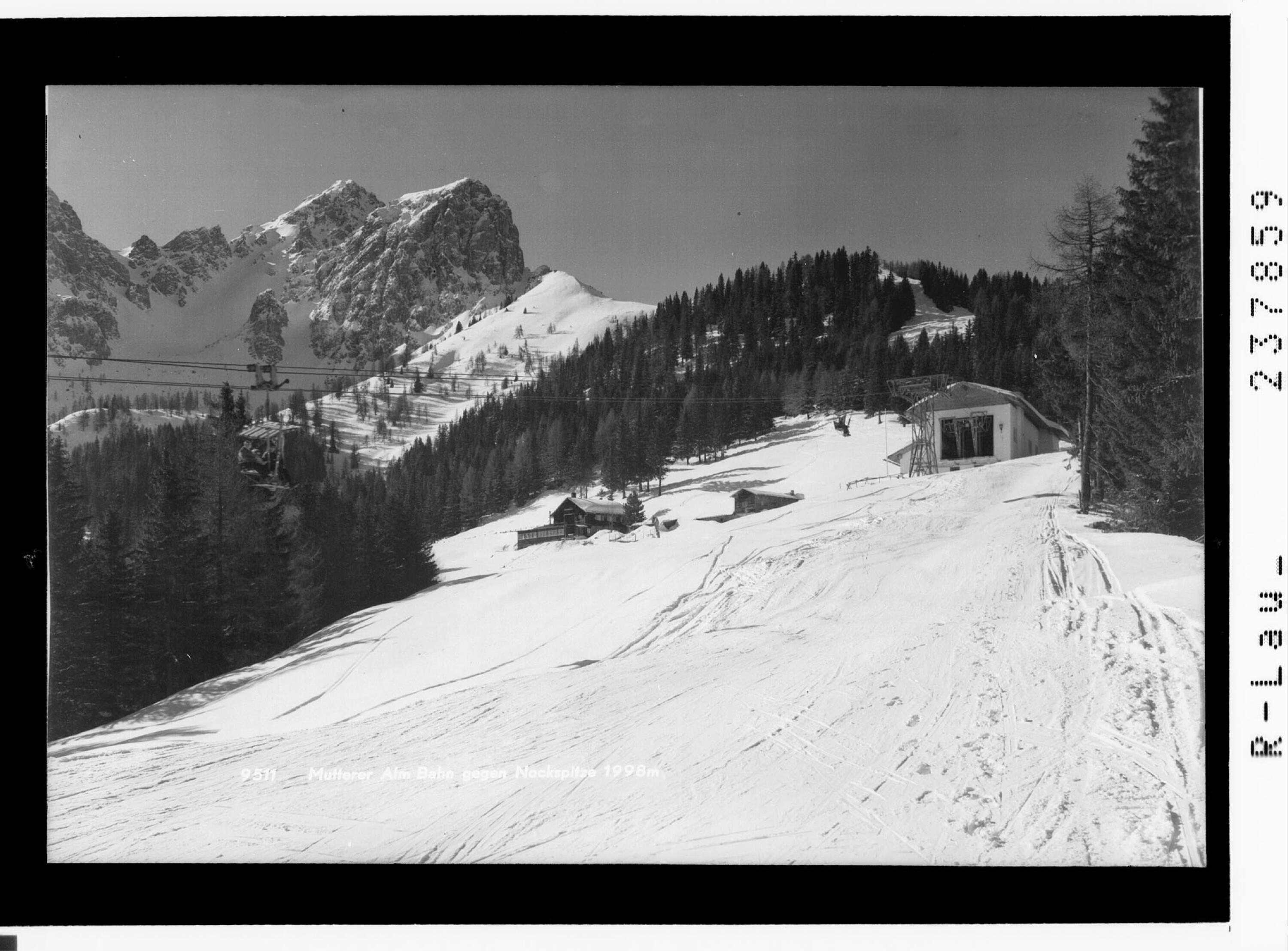 Mutterer Alm Bahn gegen Nockspitze 1998 m></div>


    <hr>
    <div class=