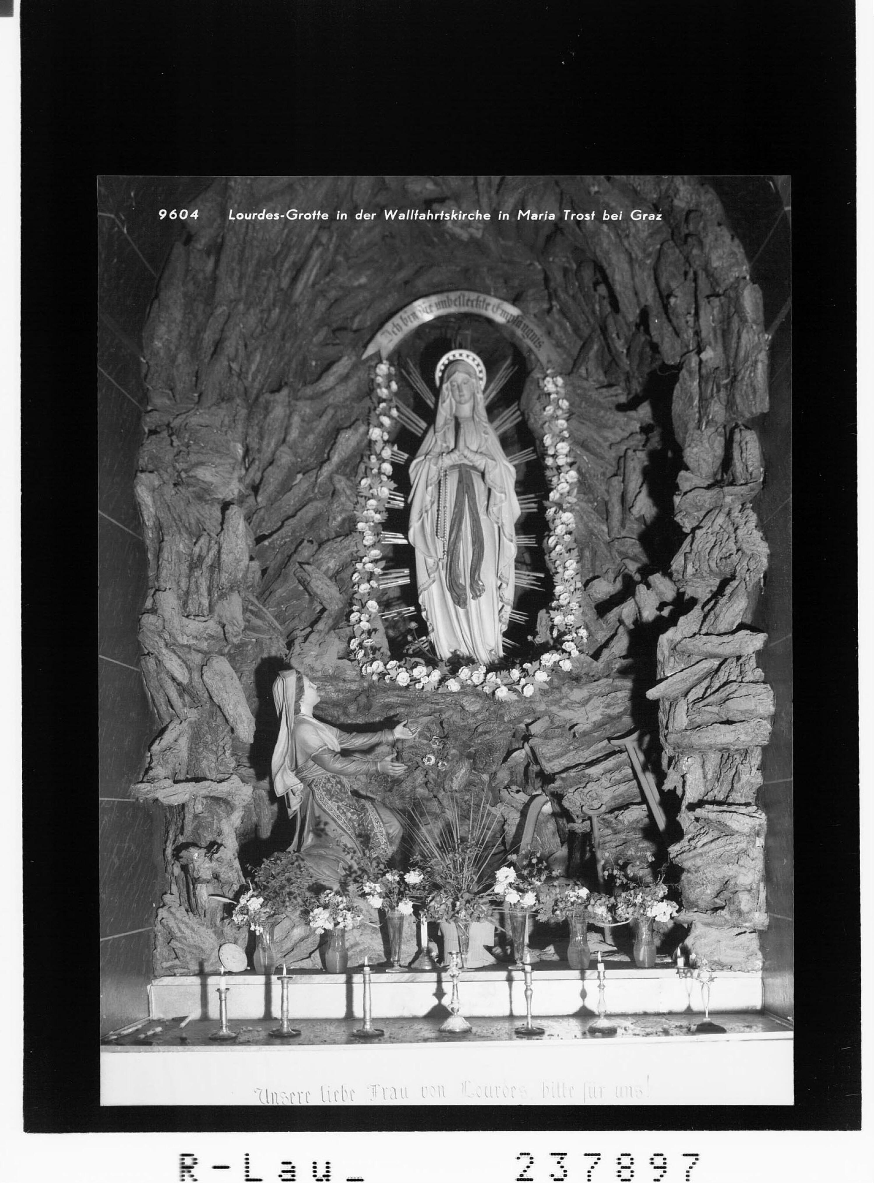 Lourdes-Grotte in der Wallfahrtskirche in Maria Trost bei Graz></div>


    <hr>
    <div class=