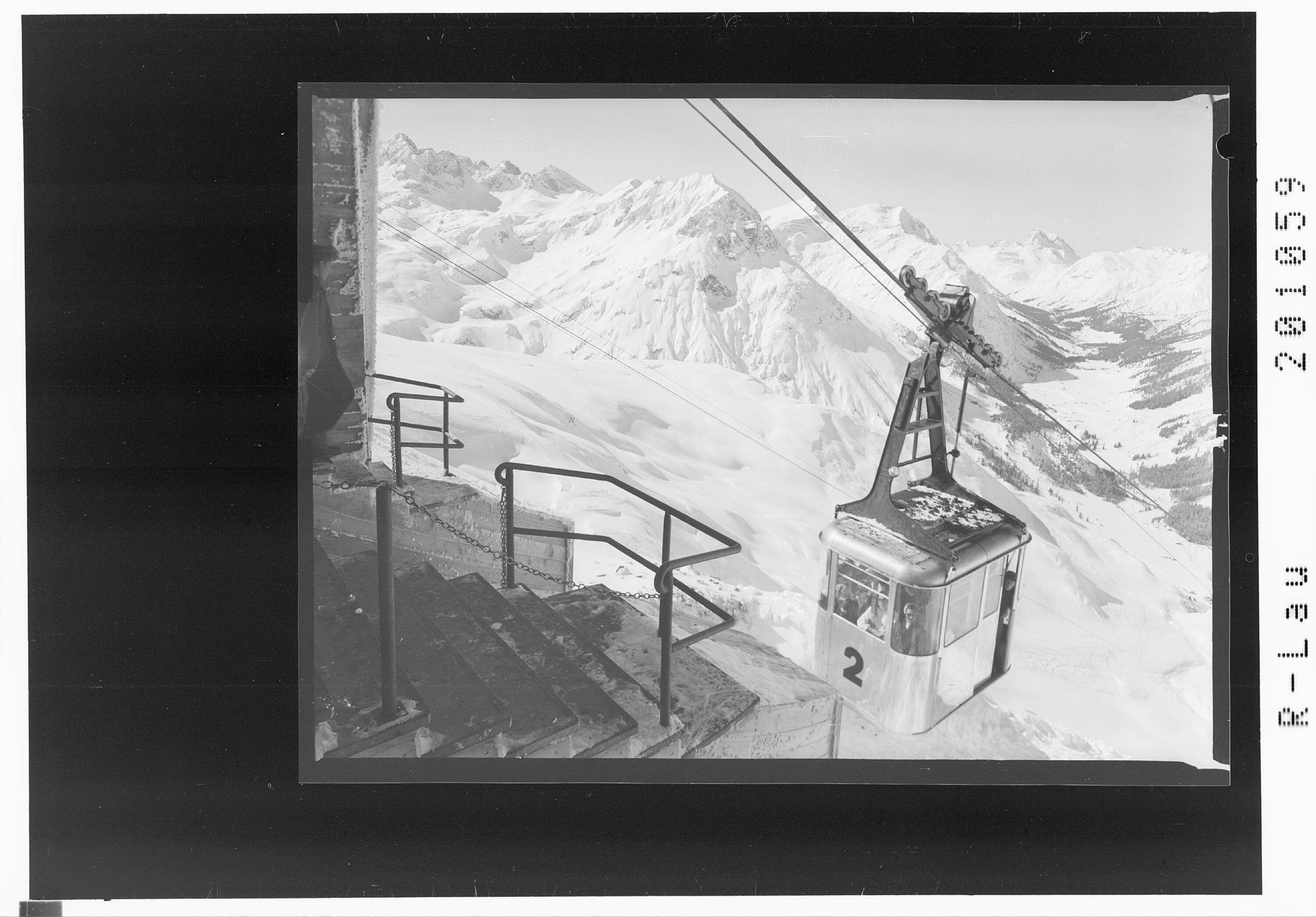 [Bergstation Rüfikopf mit Blick zu den Wildgrubenspitzen und der Roten Wand]></div>


    <hr>
    <div class=