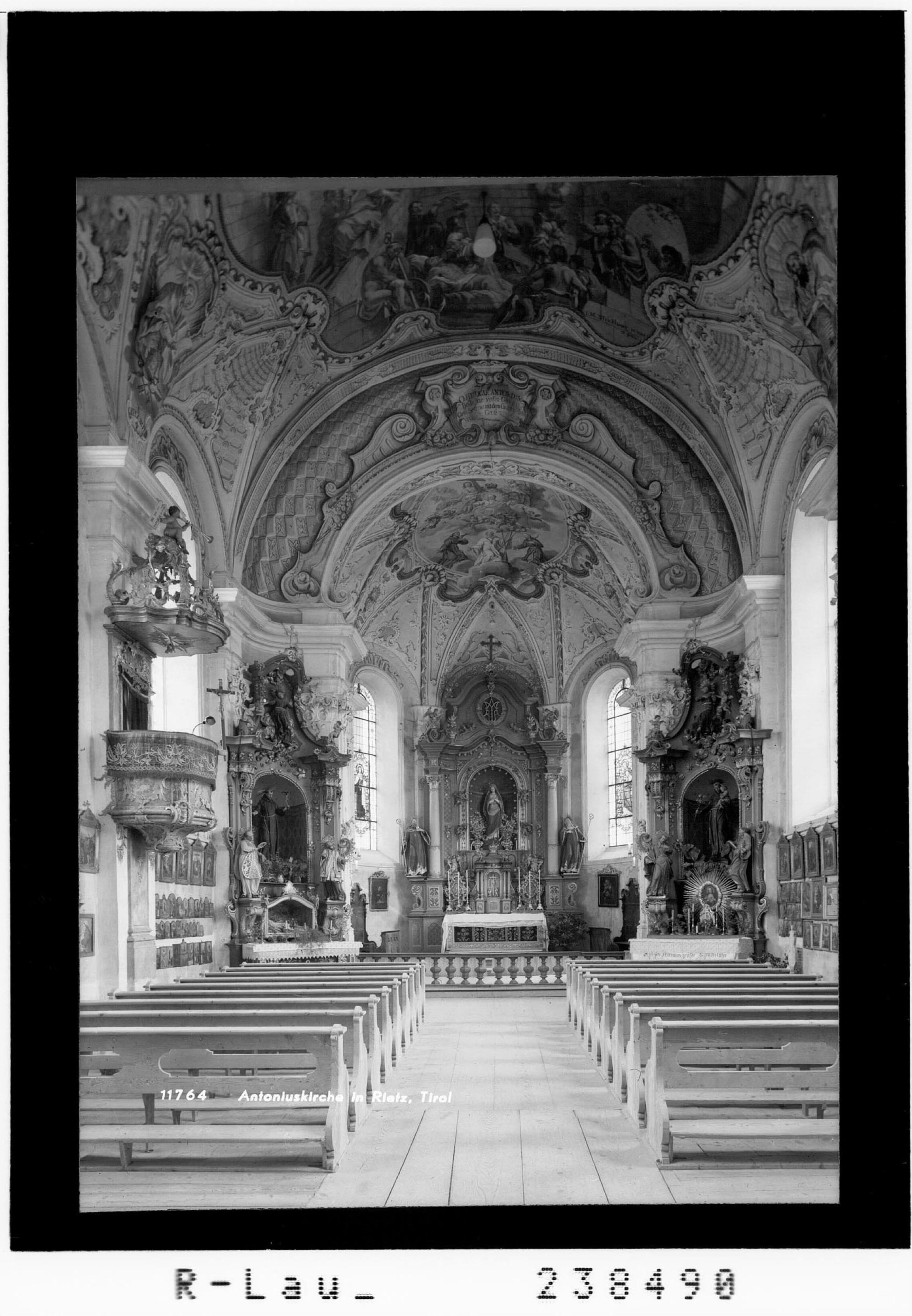 Antoniuskirche in Rietz / Tirol></div>


    <hr>
    <div class=