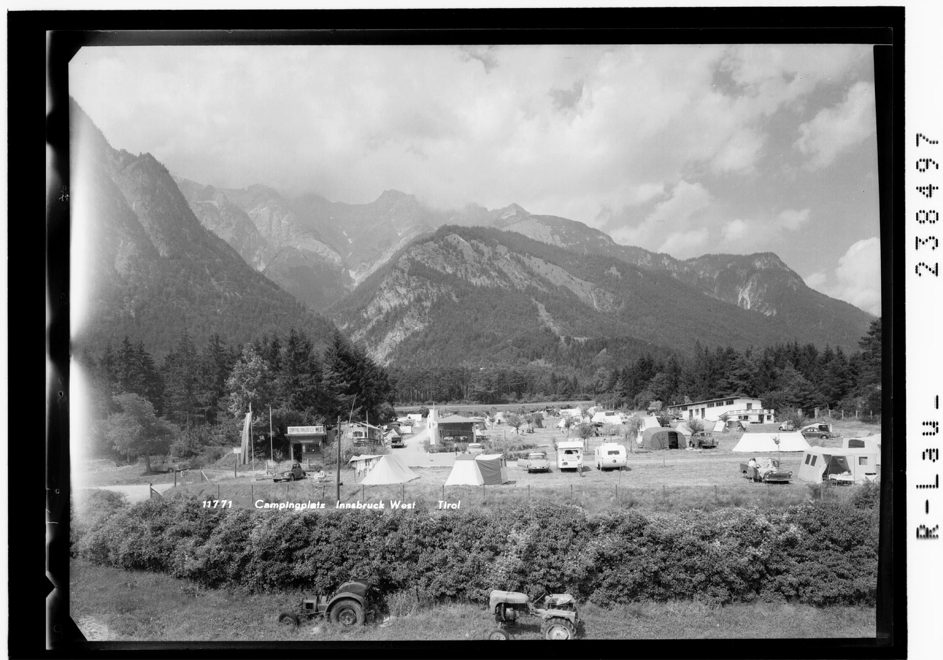 Capingplatz Innsbruck West / Tirol></div>


    <hr>
    <div class=