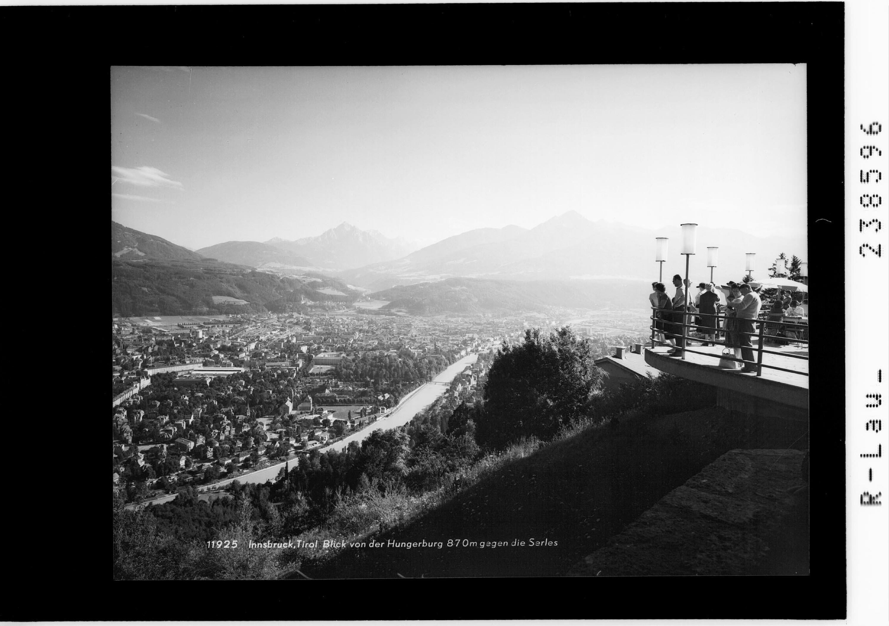 Innsbruck / Tirol / Blick von der Hungerburg 870 m gegen die Serles></div>


    <hr>
    <div class=