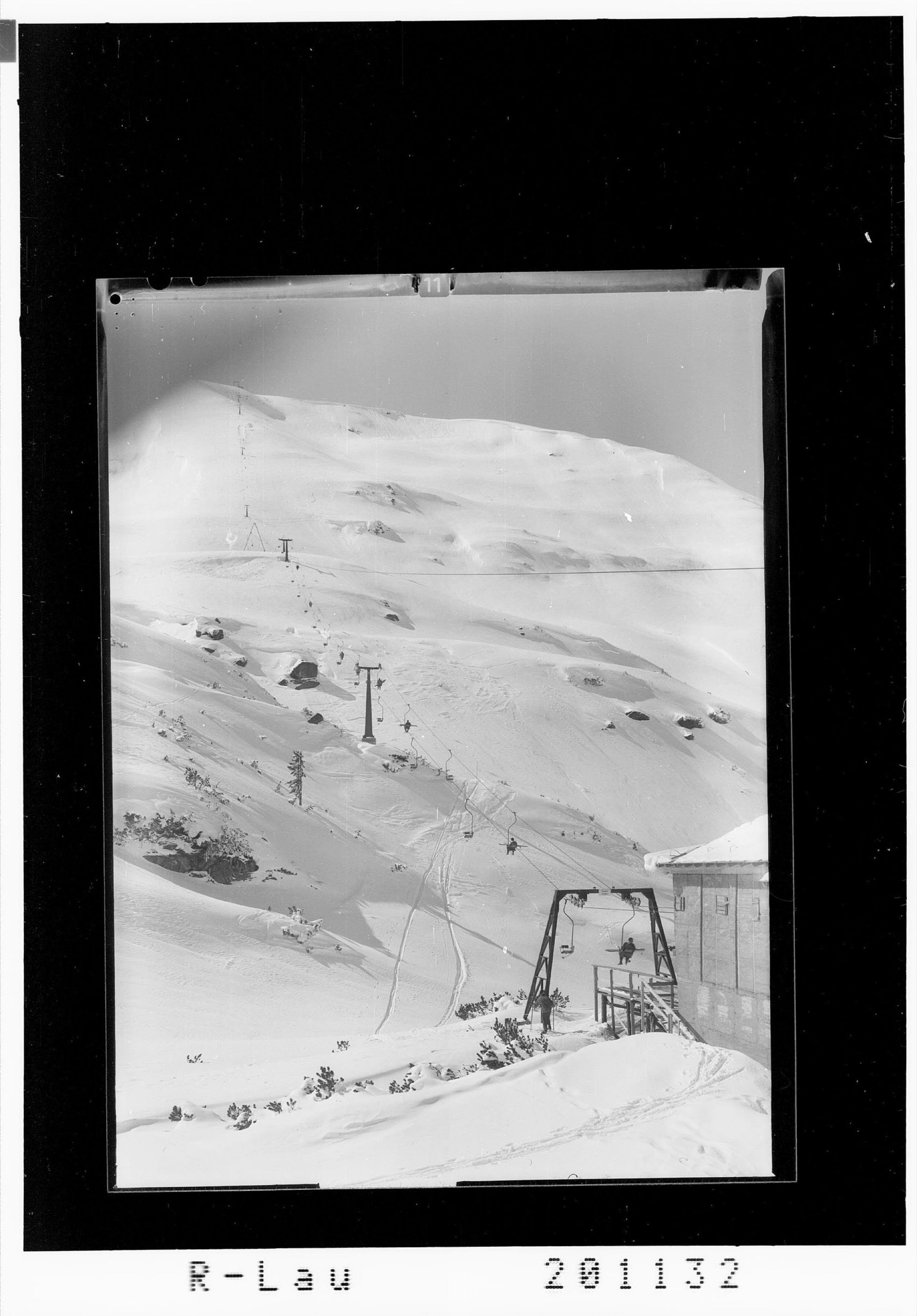 Stuben am Arlberg 1409 m / Albonabahn / Mittelstation></div>


    <hr>
    <div class=