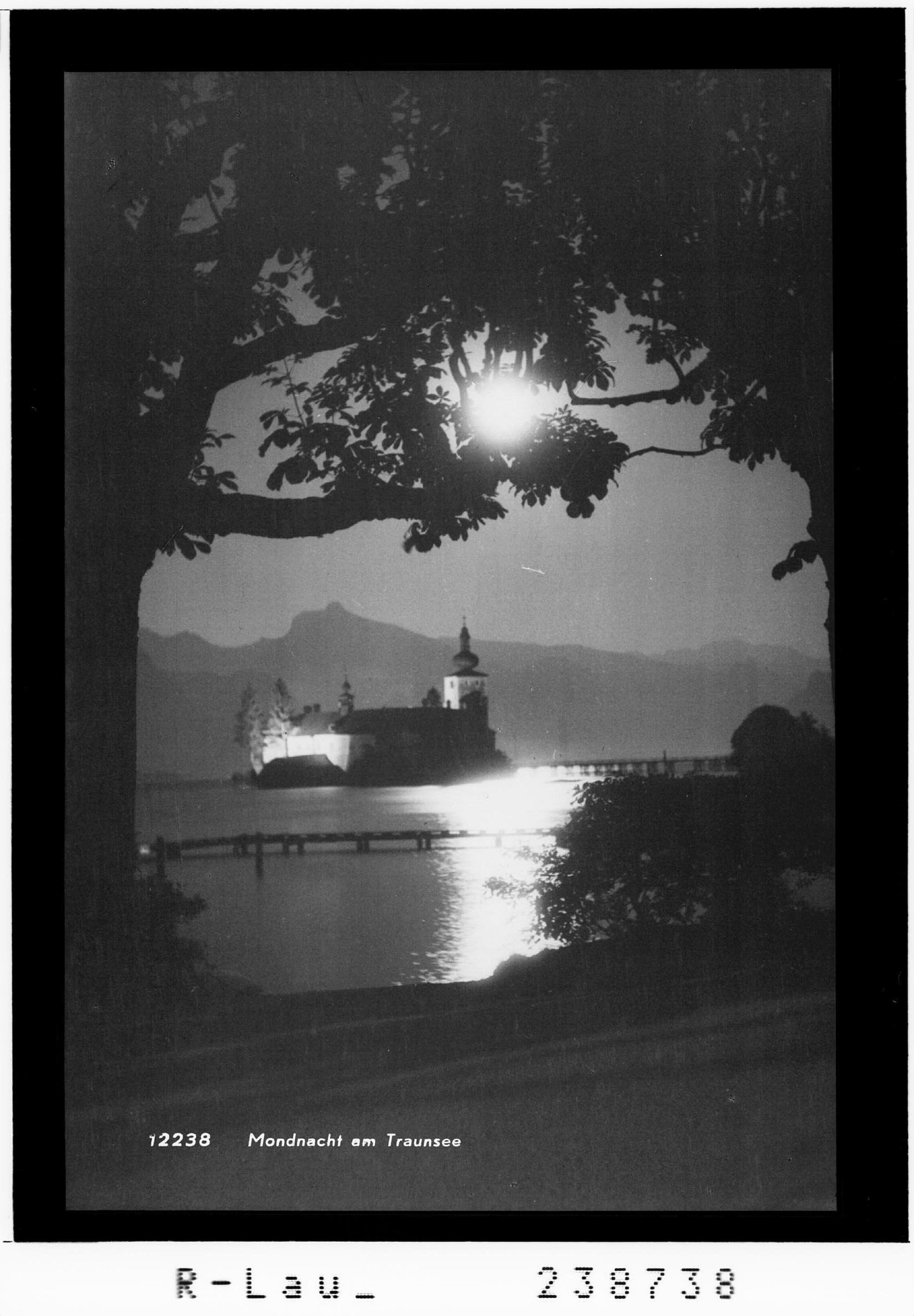 Mondnacht am Traunsee></div>


    <hr>
    <div class=